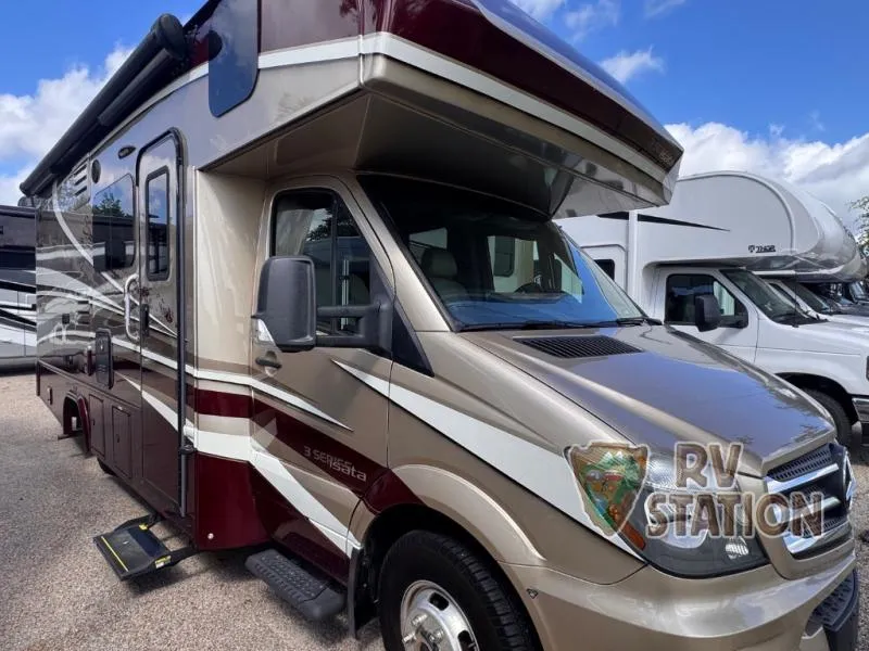 2019 Dynamax Corp Isata 3 24FW - Photo 2