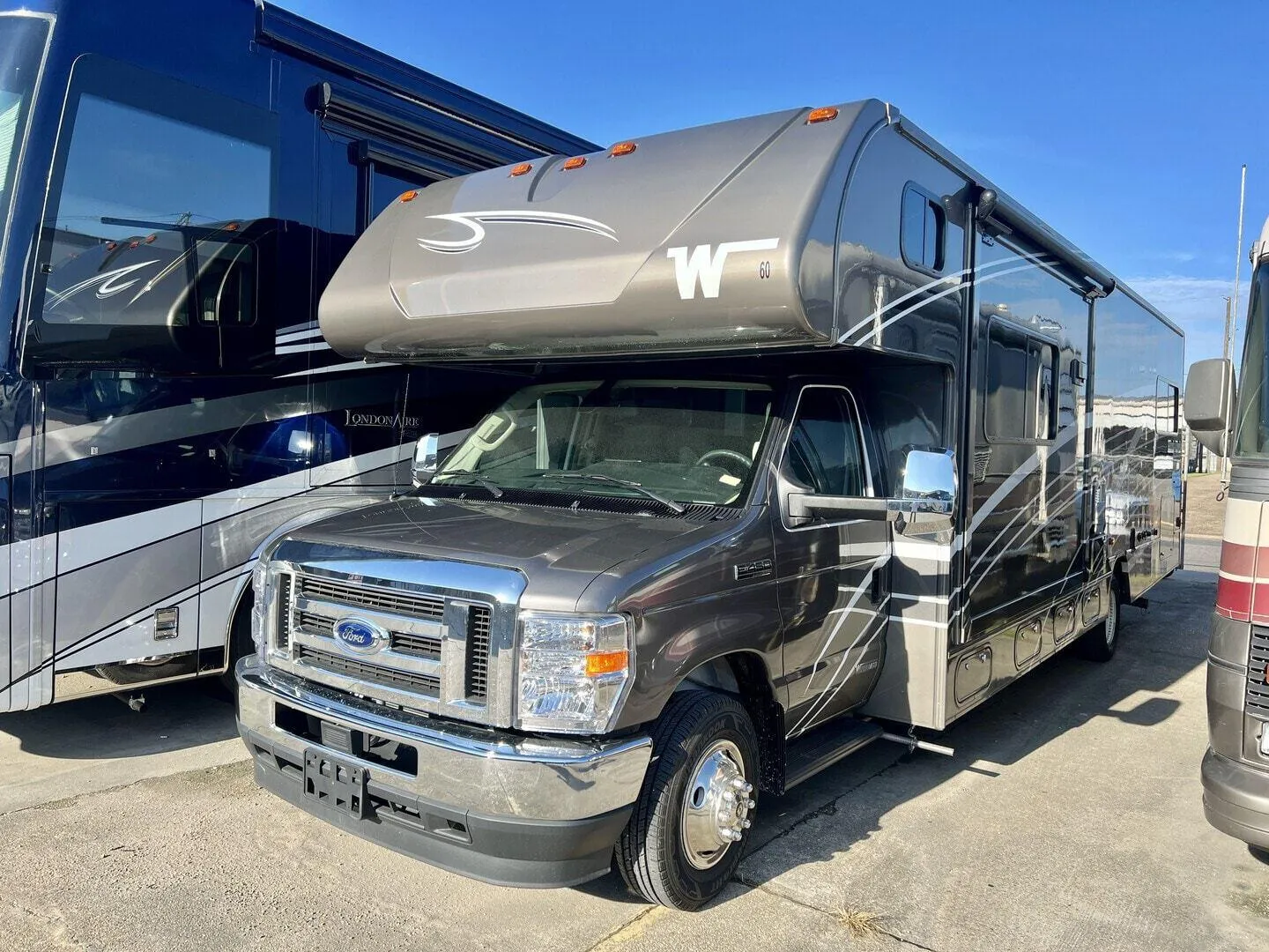 2022 Winnebago Minnie Winnie 31H - Photo 3