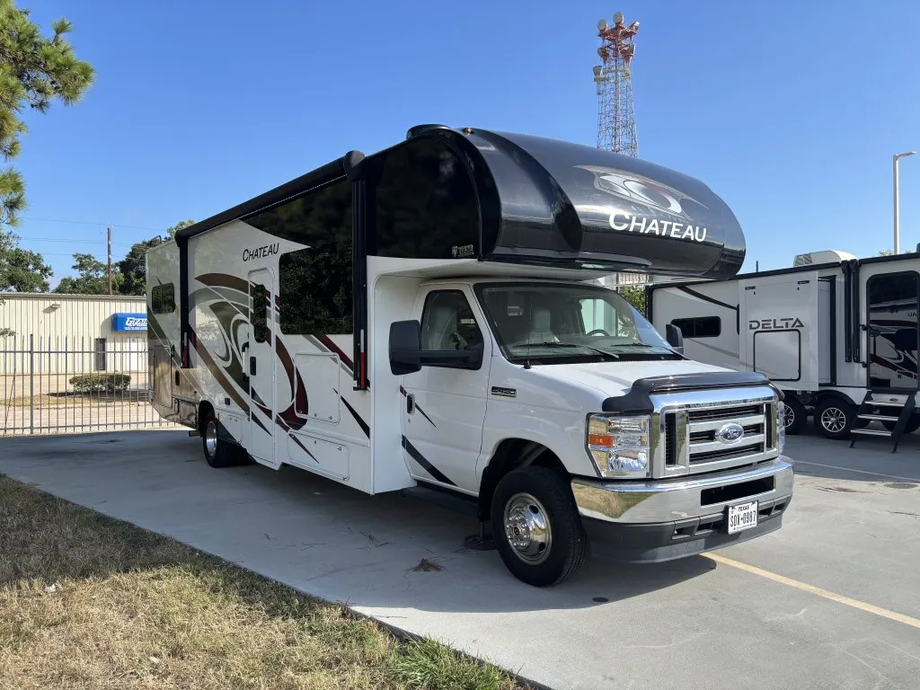 2023 Thor Motor Coach Chateau 28Z - Photo 2