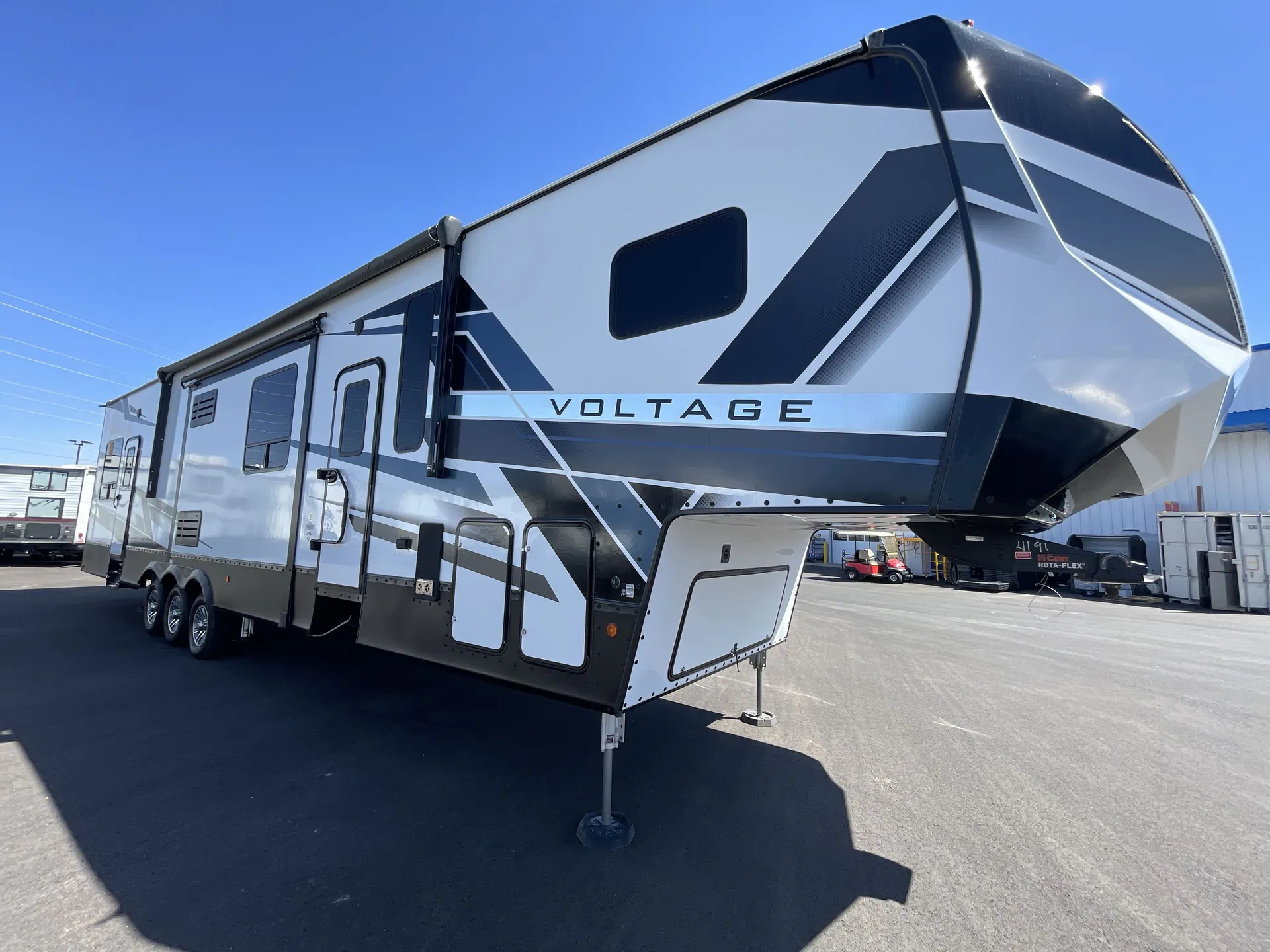 2023 Dutchmen Voltage Triton 4191 - Photo 2