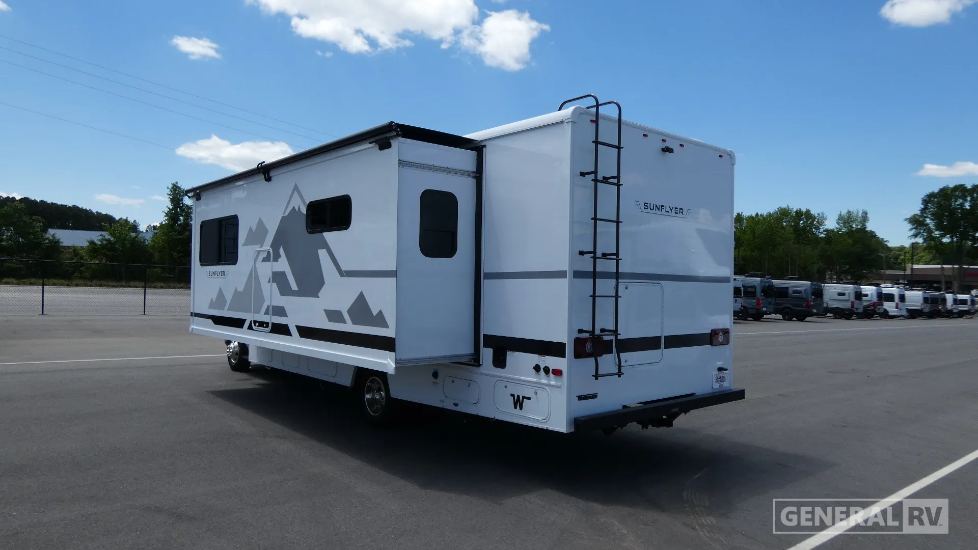 2027 Winnebago Sunflyer 28MB - Photo 4