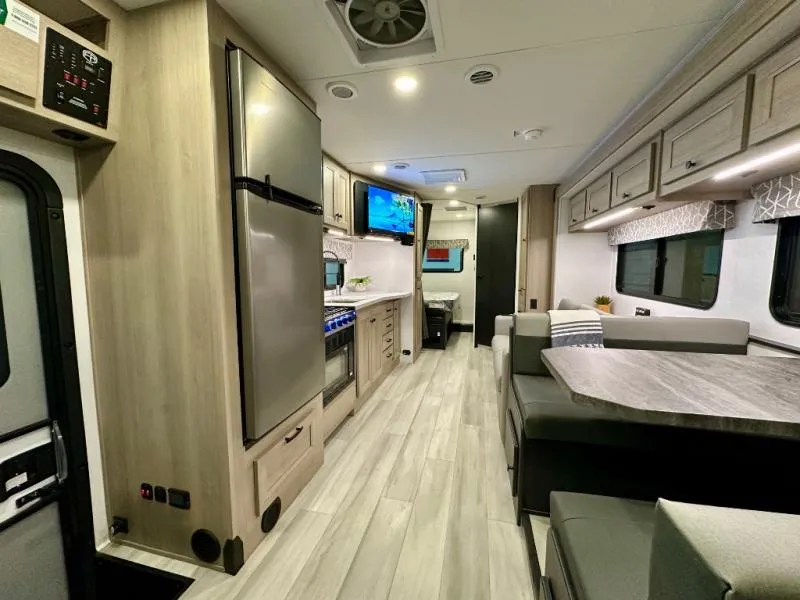 2027 Forest River Sunseeker LE 2550DSLE - Photo 3