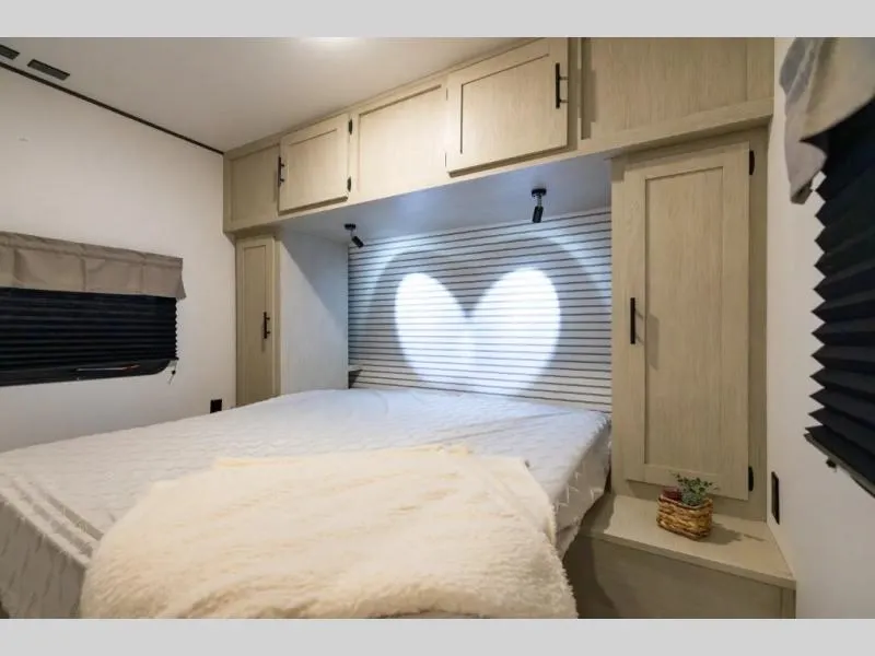 2026 Shasta RVs i-5 Edition 525RS - Photo 4