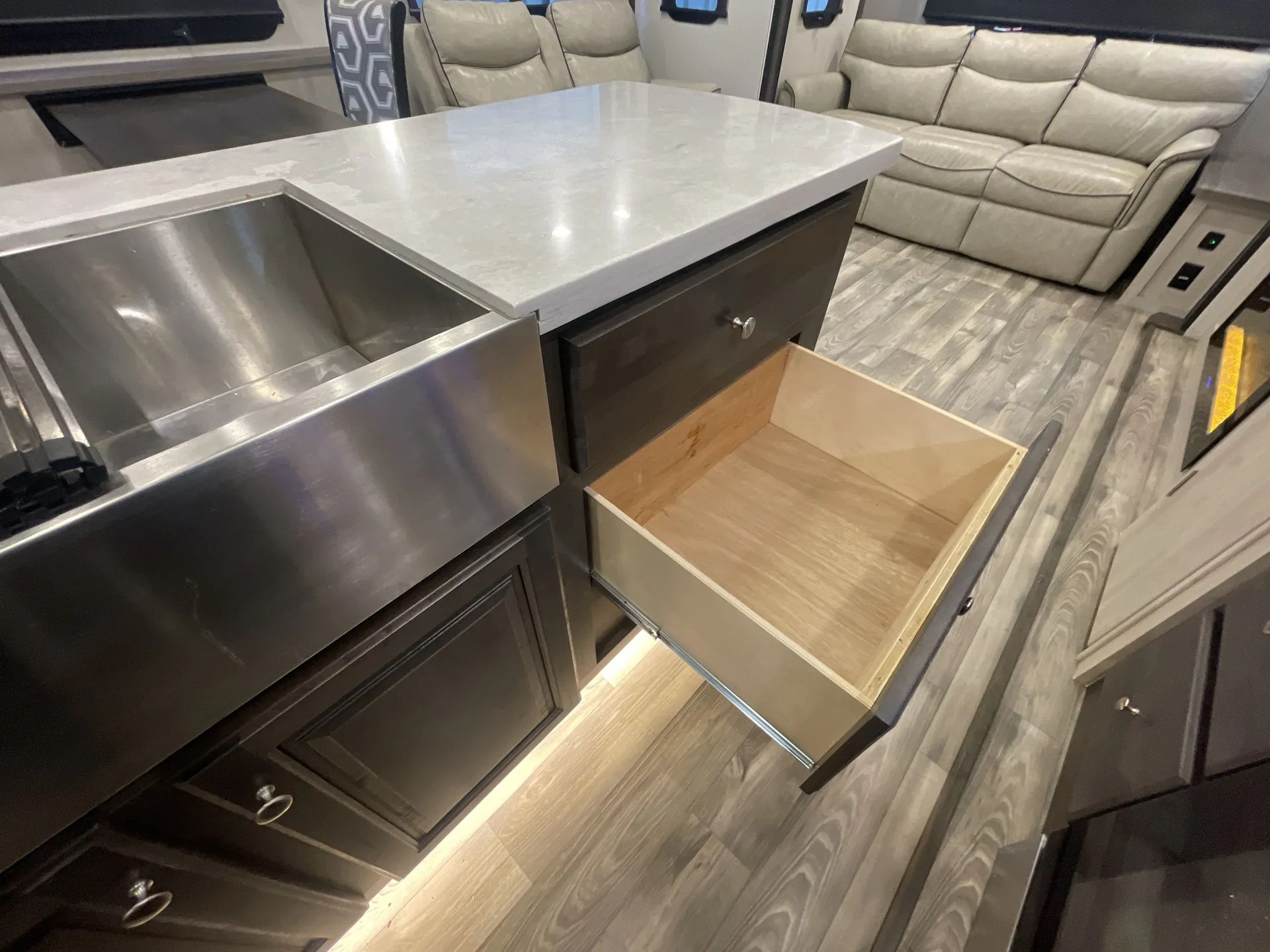 2022 Forest River Cardinal Luxury 380RLX — backside