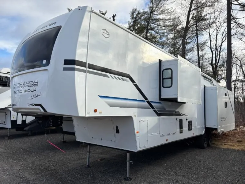 2026 Forest River Cherokee Arctic Wolf 38LEAHG - Photo 4