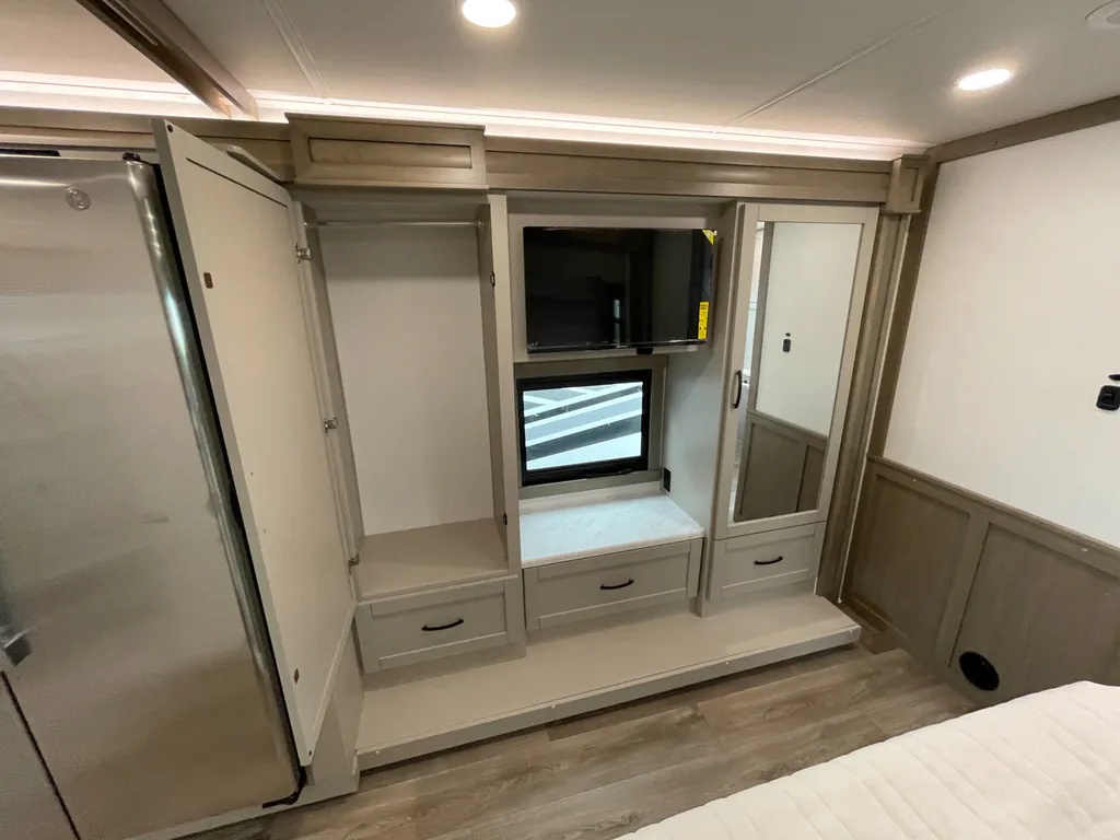 2027 Entegra Coach Vision XL 36C, Photos photo 17