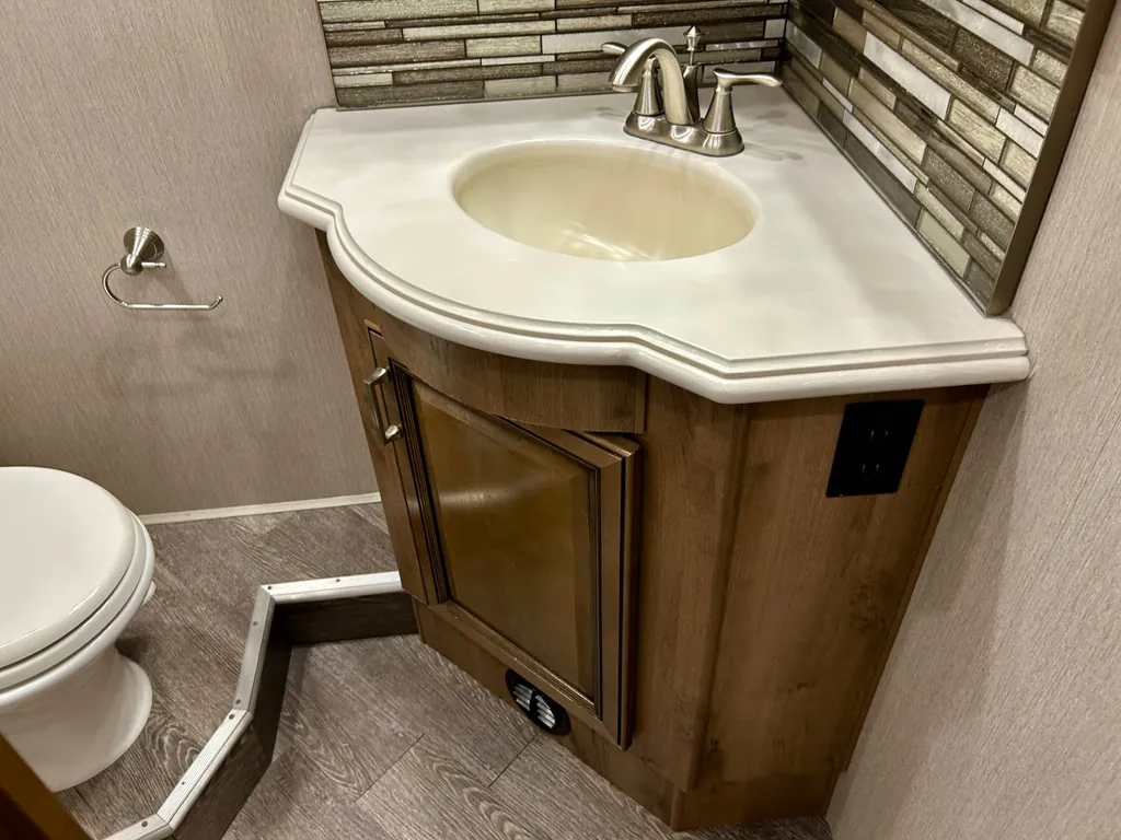2020 Fleetwood Pace Arrow LXE 38K, Photos photo 25