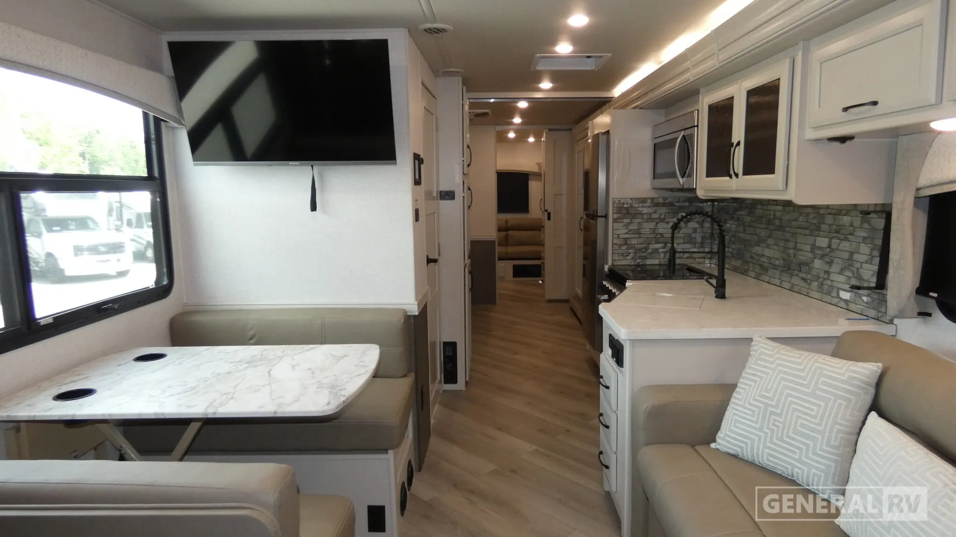 2024 Fleetwood Fortis 36Y - Photo 3