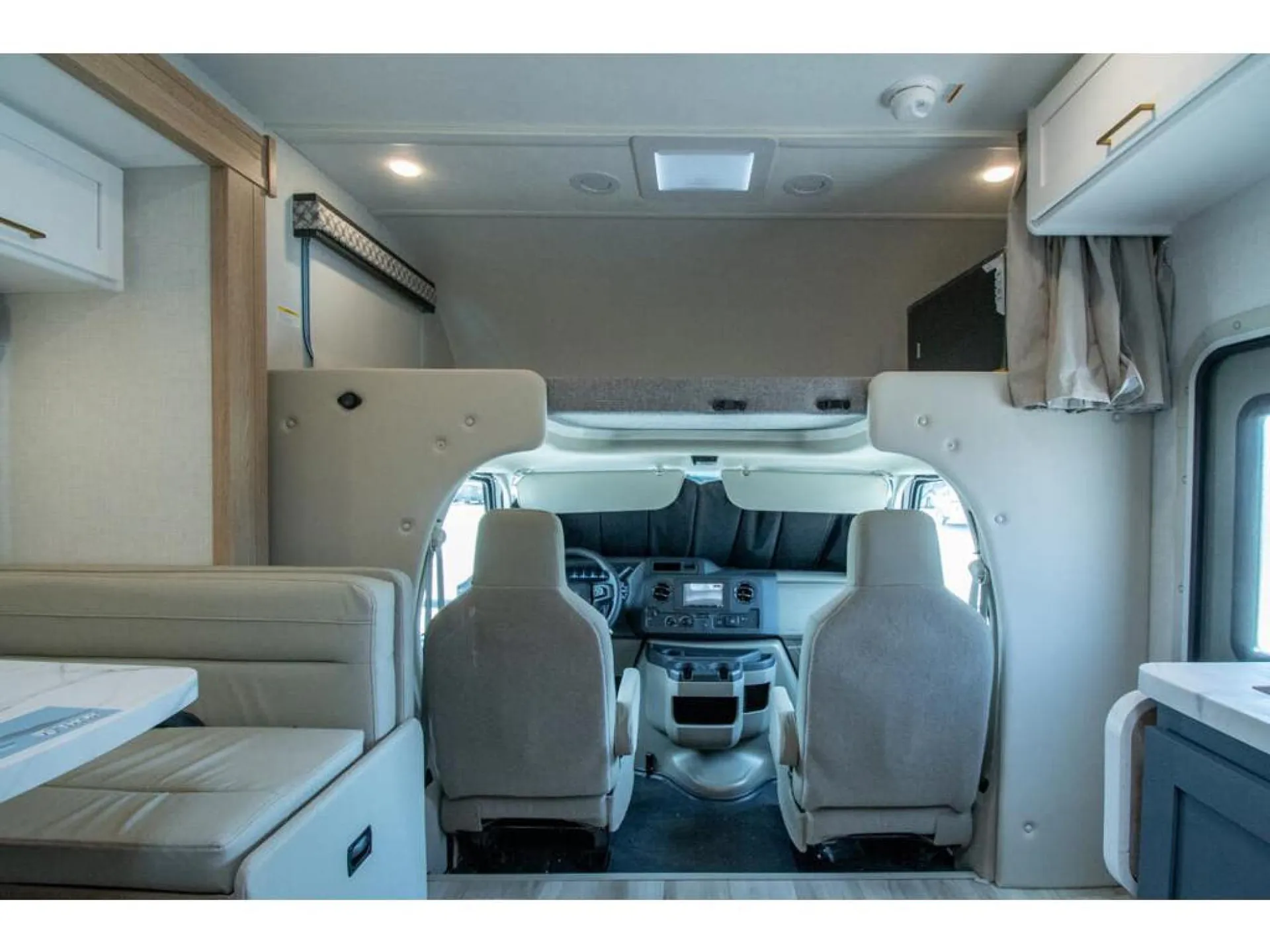2027 Thor Motor Coach Geneva 25VZ - Photo 4