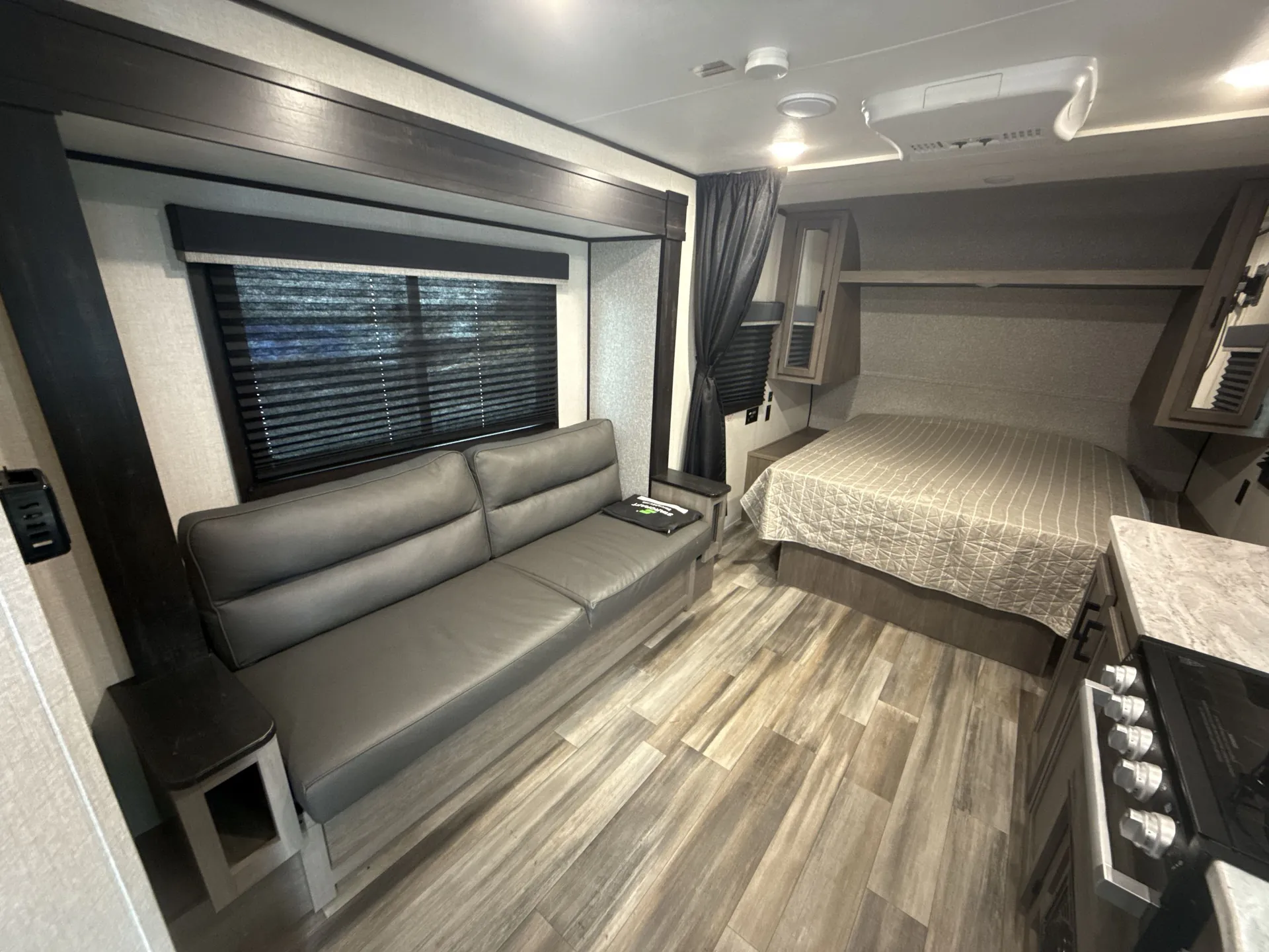 2022 Starcraft Autumn Ridge 20FBS — living area main