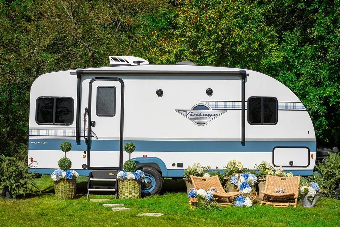 Gulf Stream Vintage Cruiser LAURA ASHLEY exterior