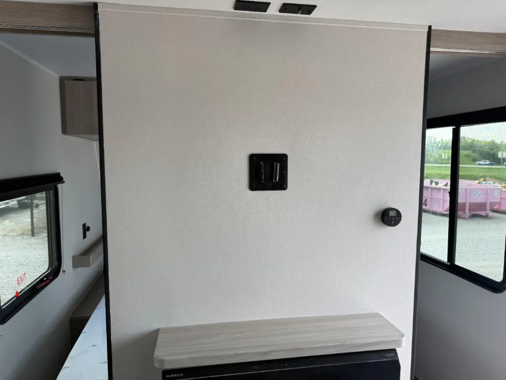 2027 EAST TO WEST Della Terra 280BH, Photos photo 15