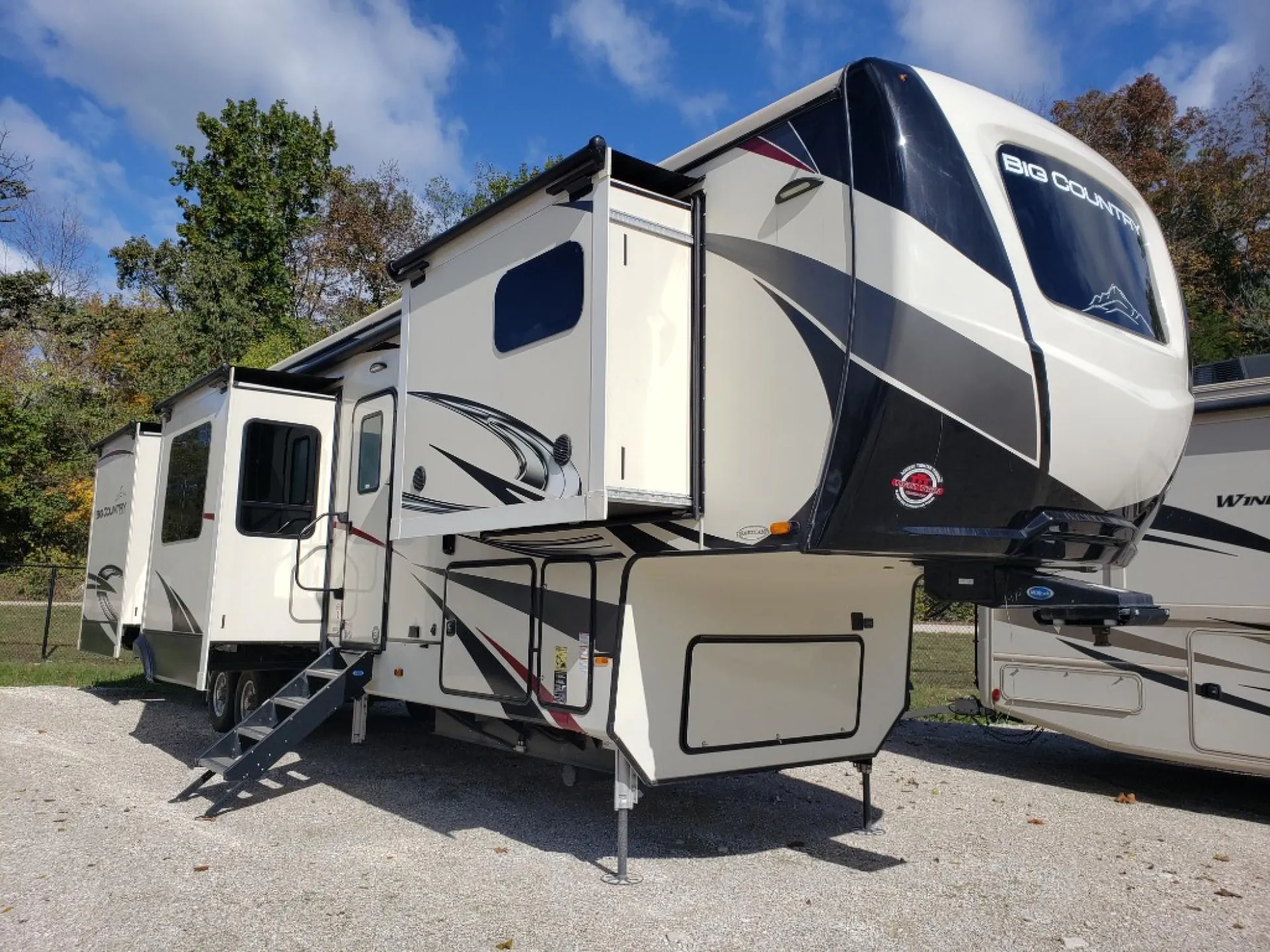 2021 Heartland Big Country 3895FK - Photo 3