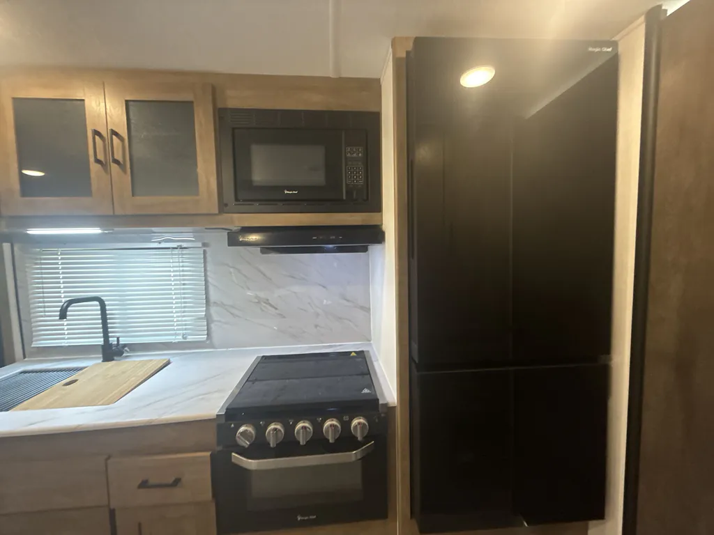2025 Coachmen Freedom Express Ultra Lite 258BHS, Photos photo 17