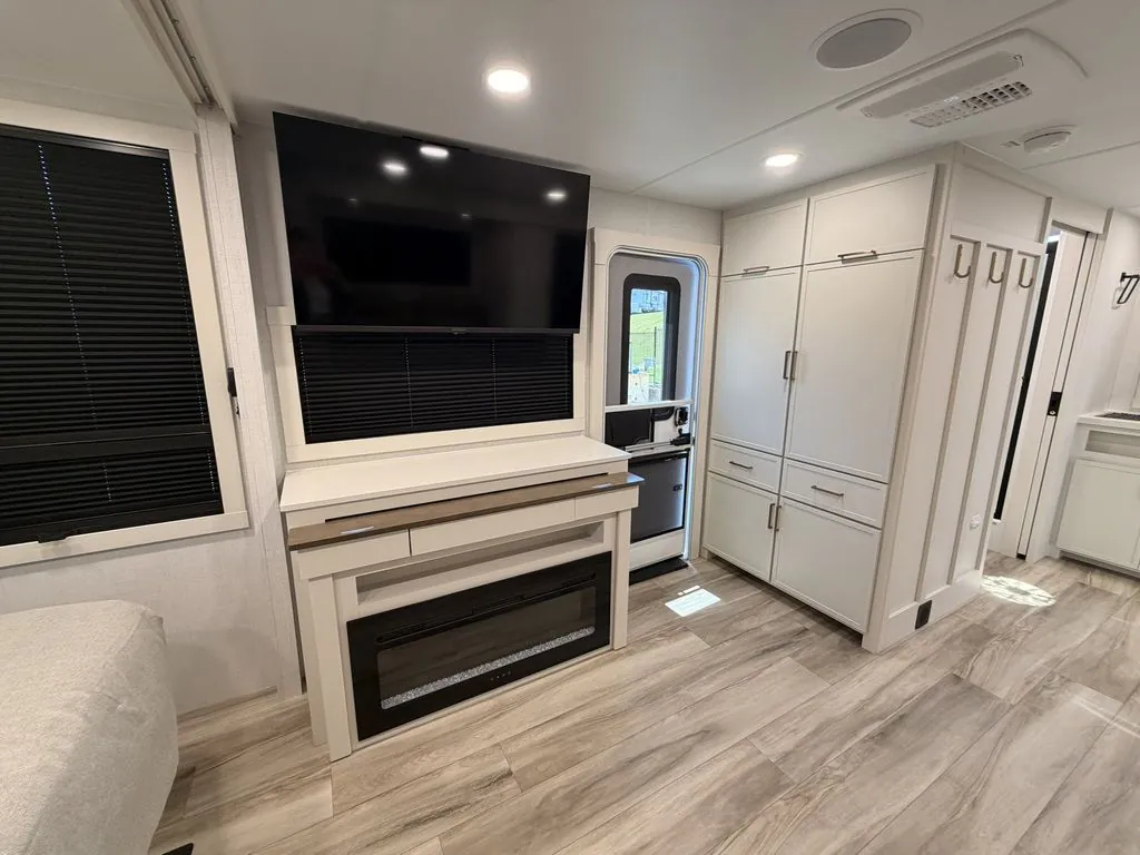 2026 Brinkley Model I 235, Photos photo 12