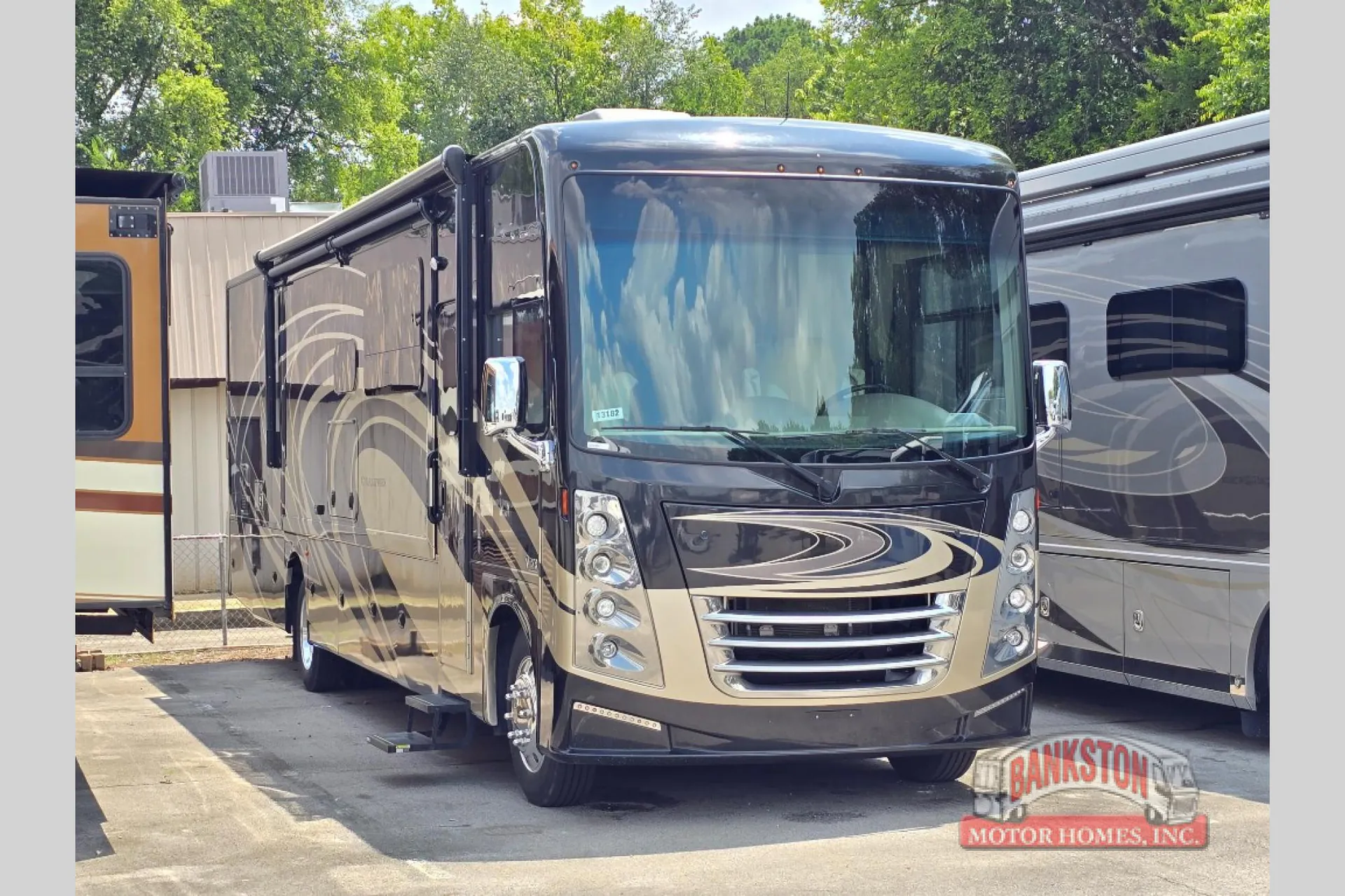 2019 Thor Motor Coach Challenger 37YT - Photo 2