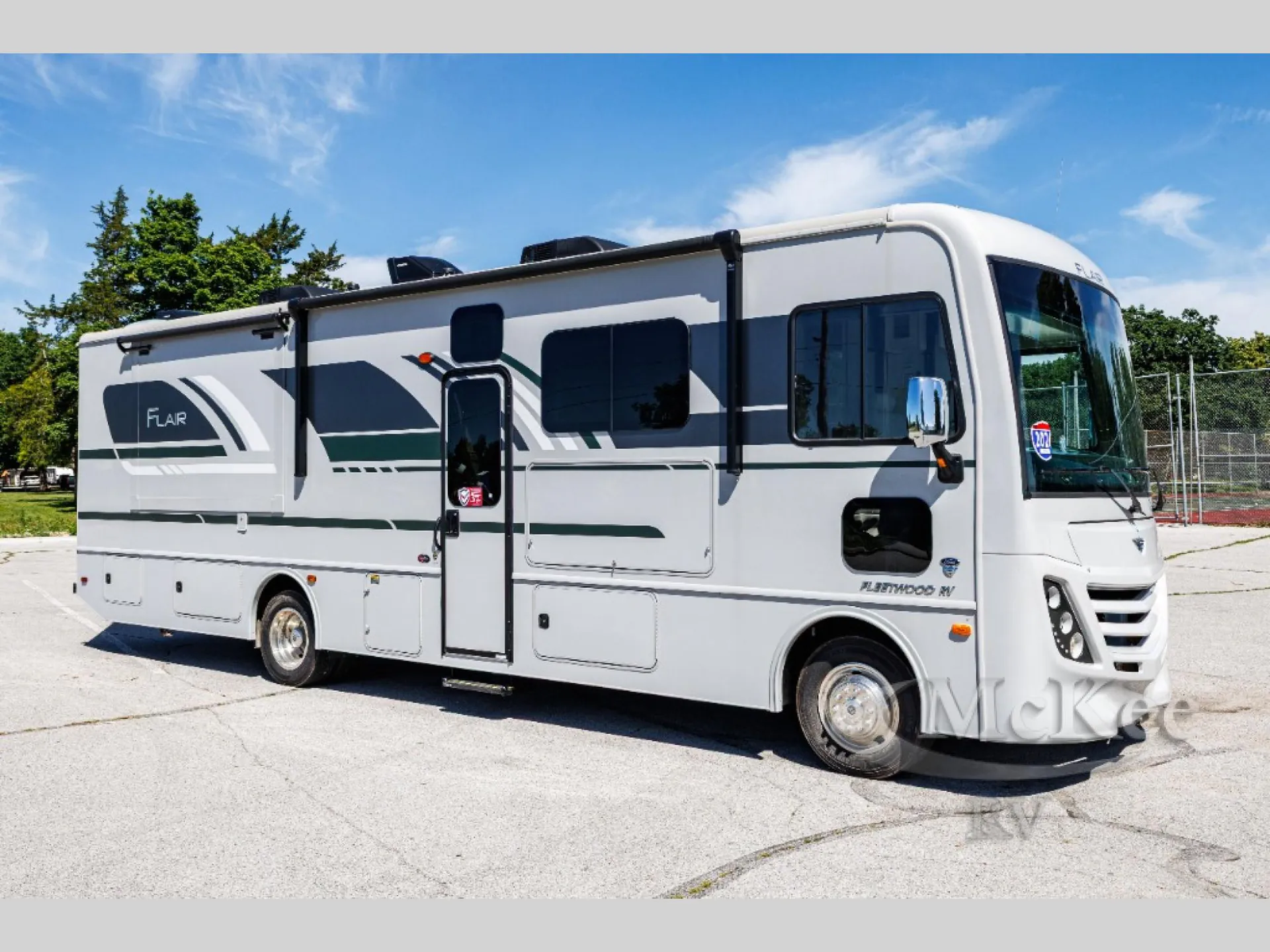 2026 Fleetwood Flair 32S - Photo 2