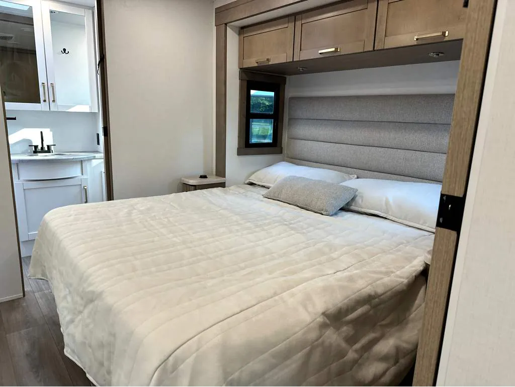 2027 Entegra Coach Vision XL 36C, Photos photo 16