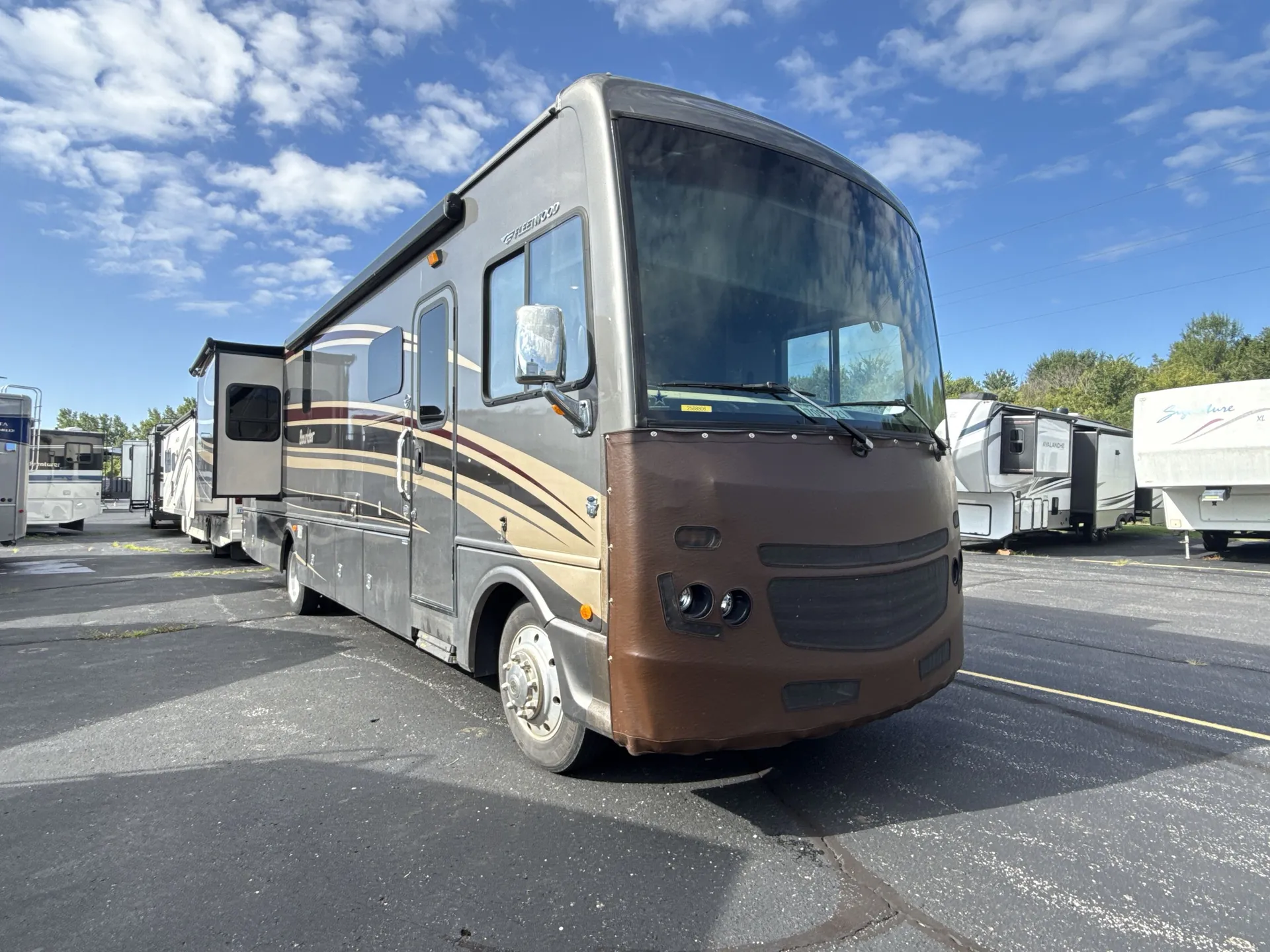 2016 fleetwood Bounder 35K - Photo 2