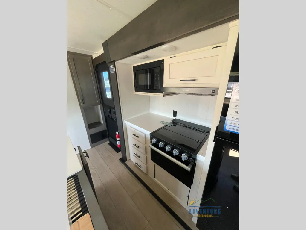 2026 Forest River Cherokee Alpha Wolf 33BH, Photos photo 13