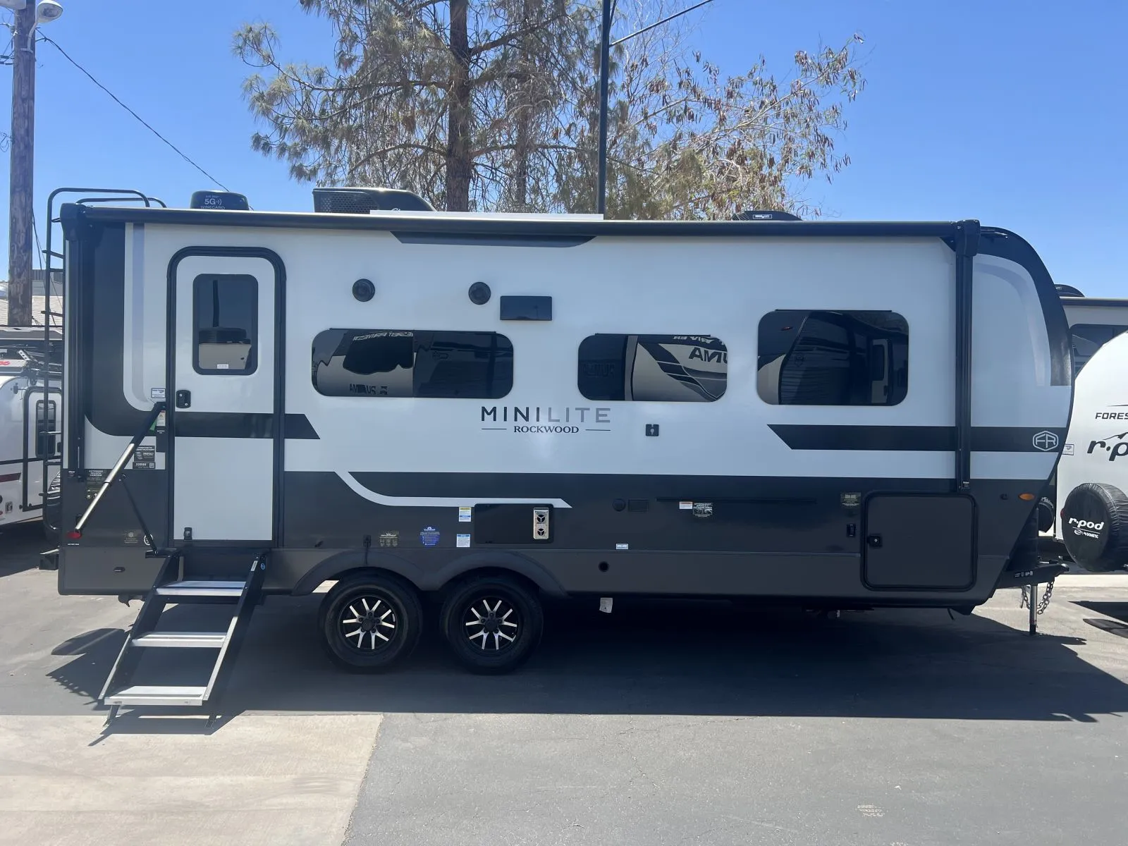 2026 Forest River Rockwood Mini Lite 2205S - Photo 2