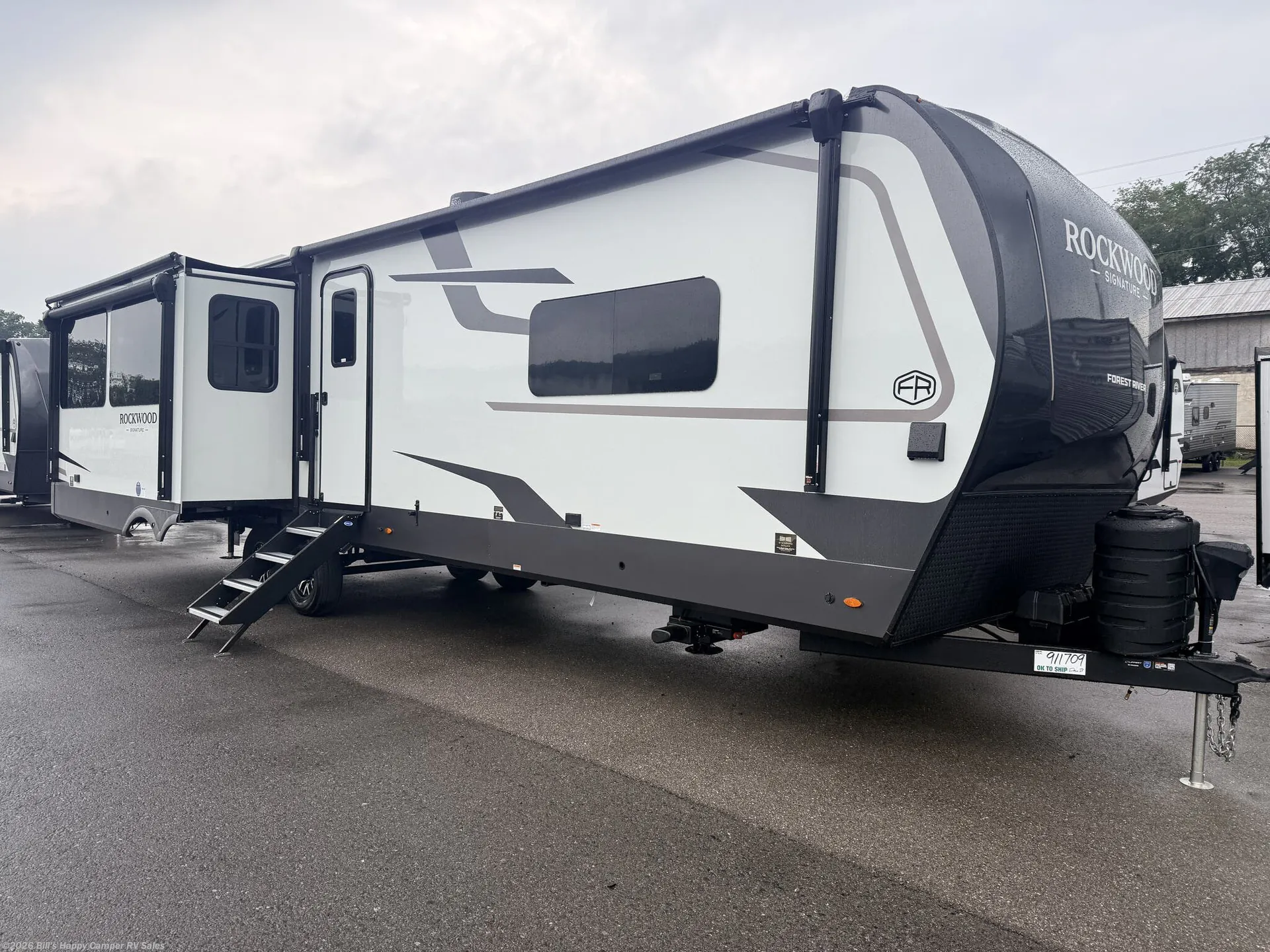 2027 Forest River Rockwood Signature 8392RL - Photo 2