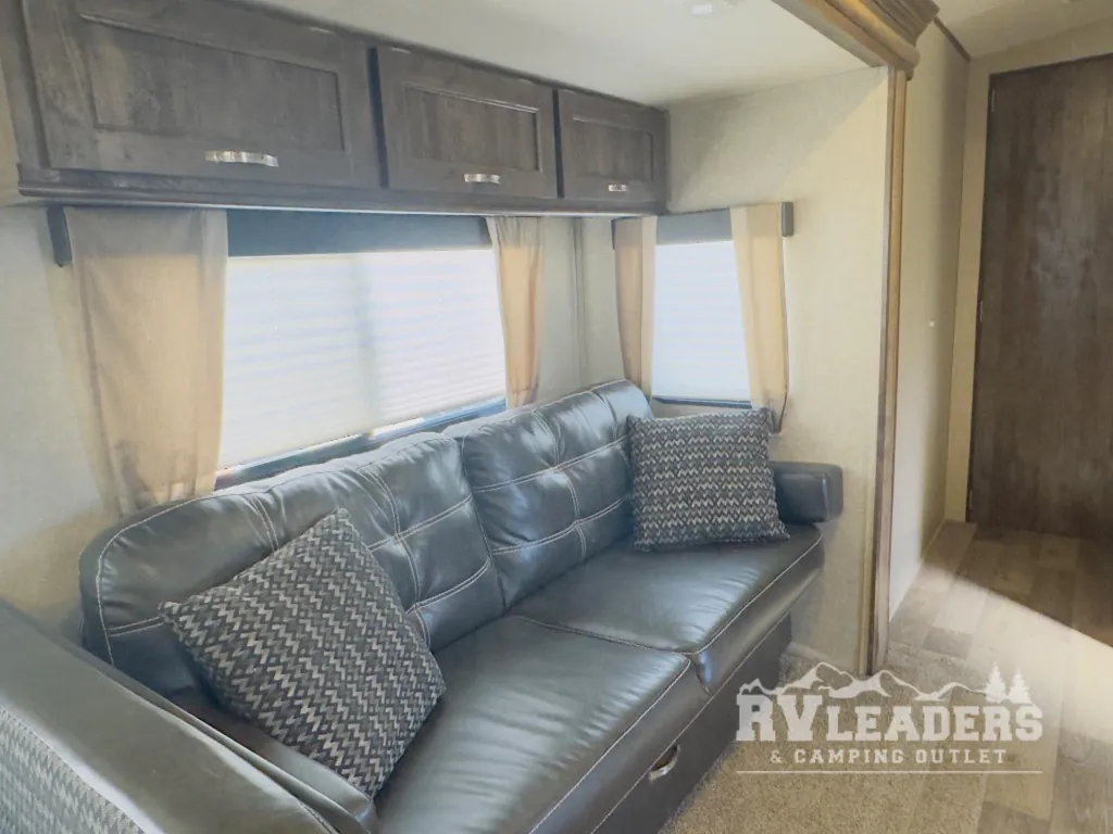 2017 Forest River Vibe 313BHS, Photos photo 6