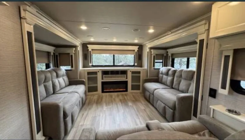 2022 Vanleigh Beacon 42RDB - Photo 3
