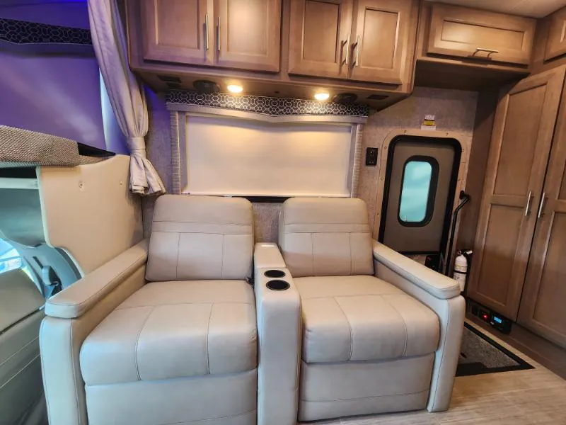 2022 Thor Motor Coach Magnitude Super C XG32, Photos photo 7