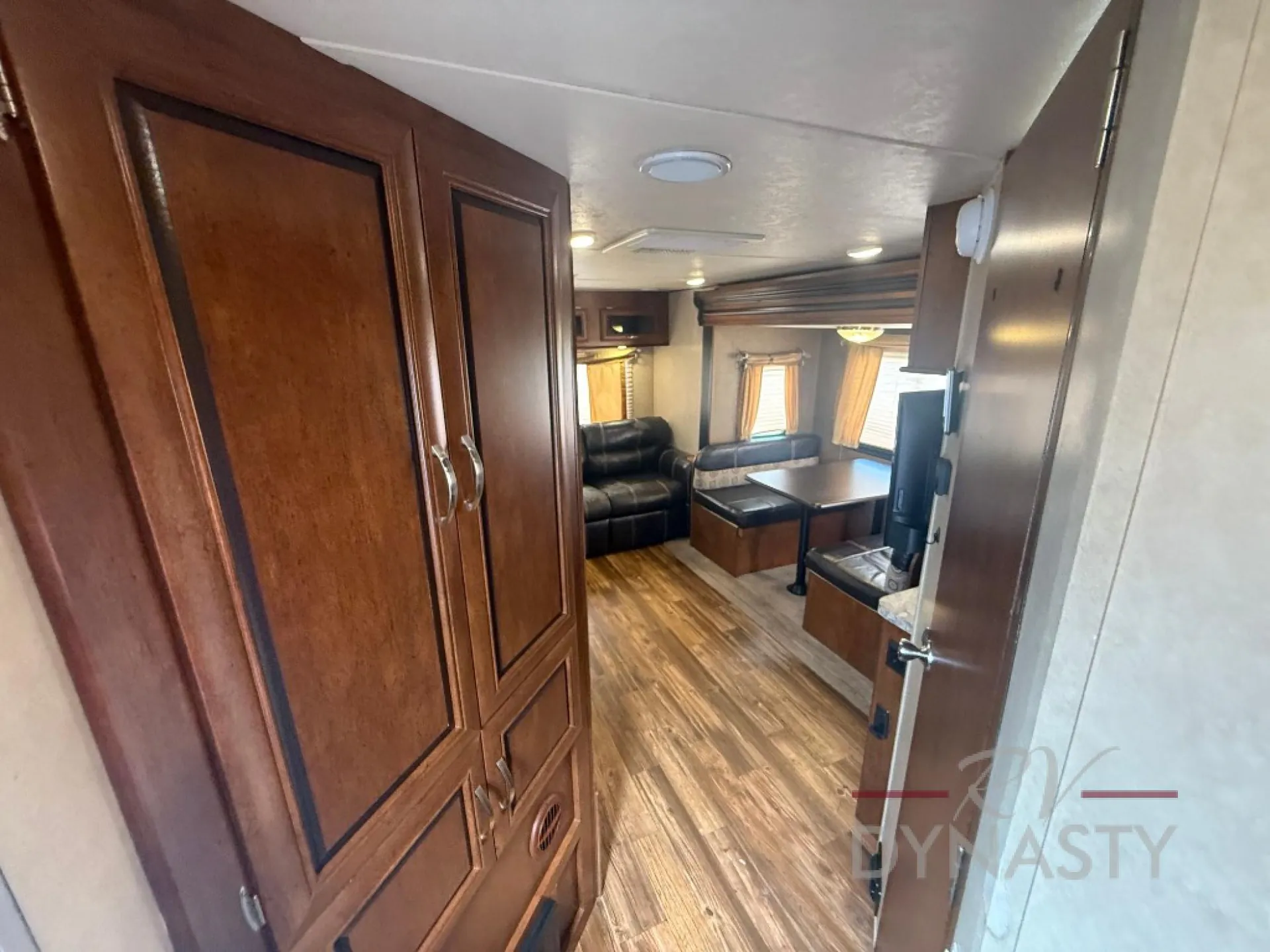 2017 Forest River Vibe Extreme Lite 224RLS dealer photo 3 from RV Dynasty