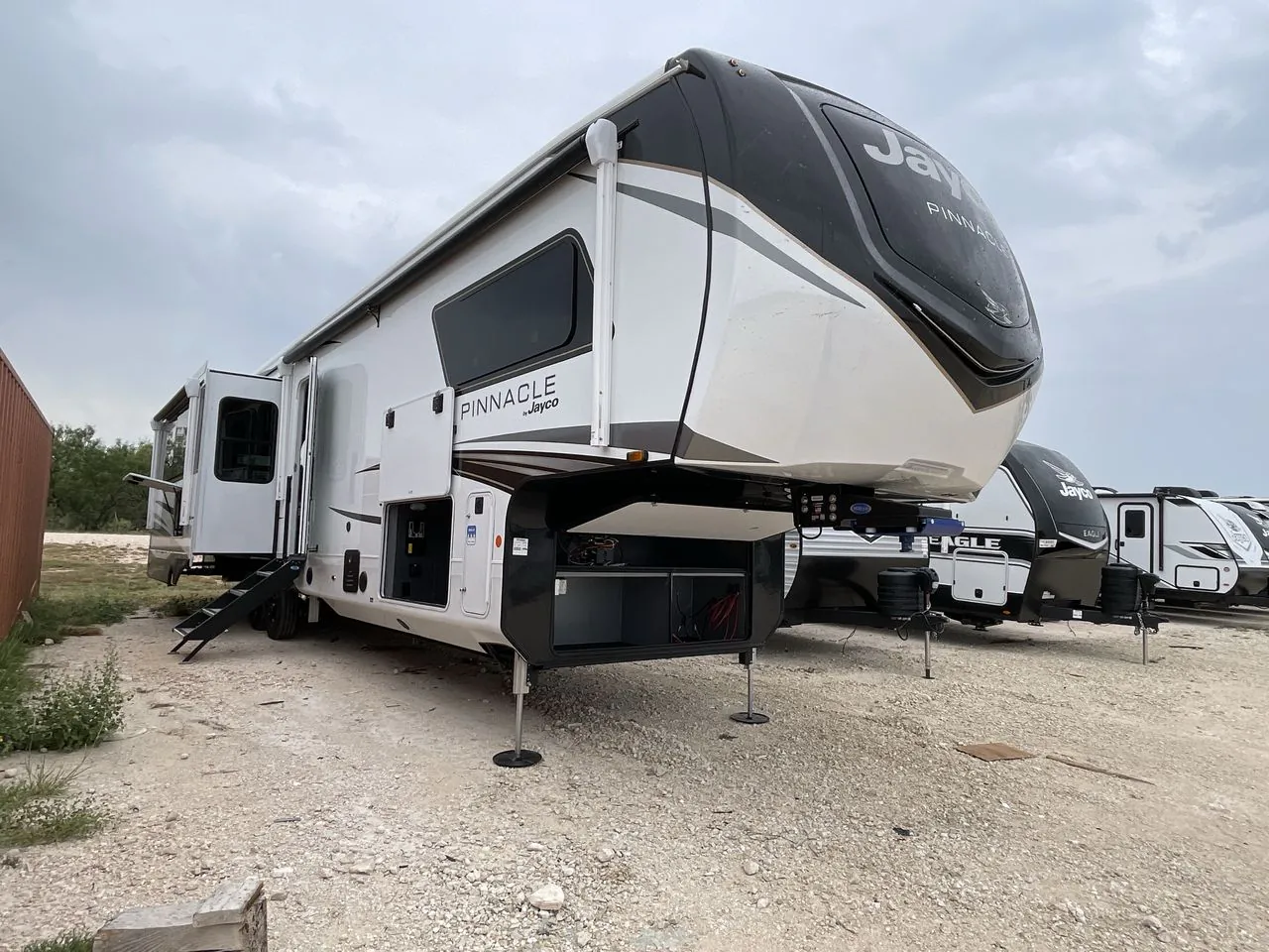 2026 Jayco Pinnacle 38SSWS - Photo 2