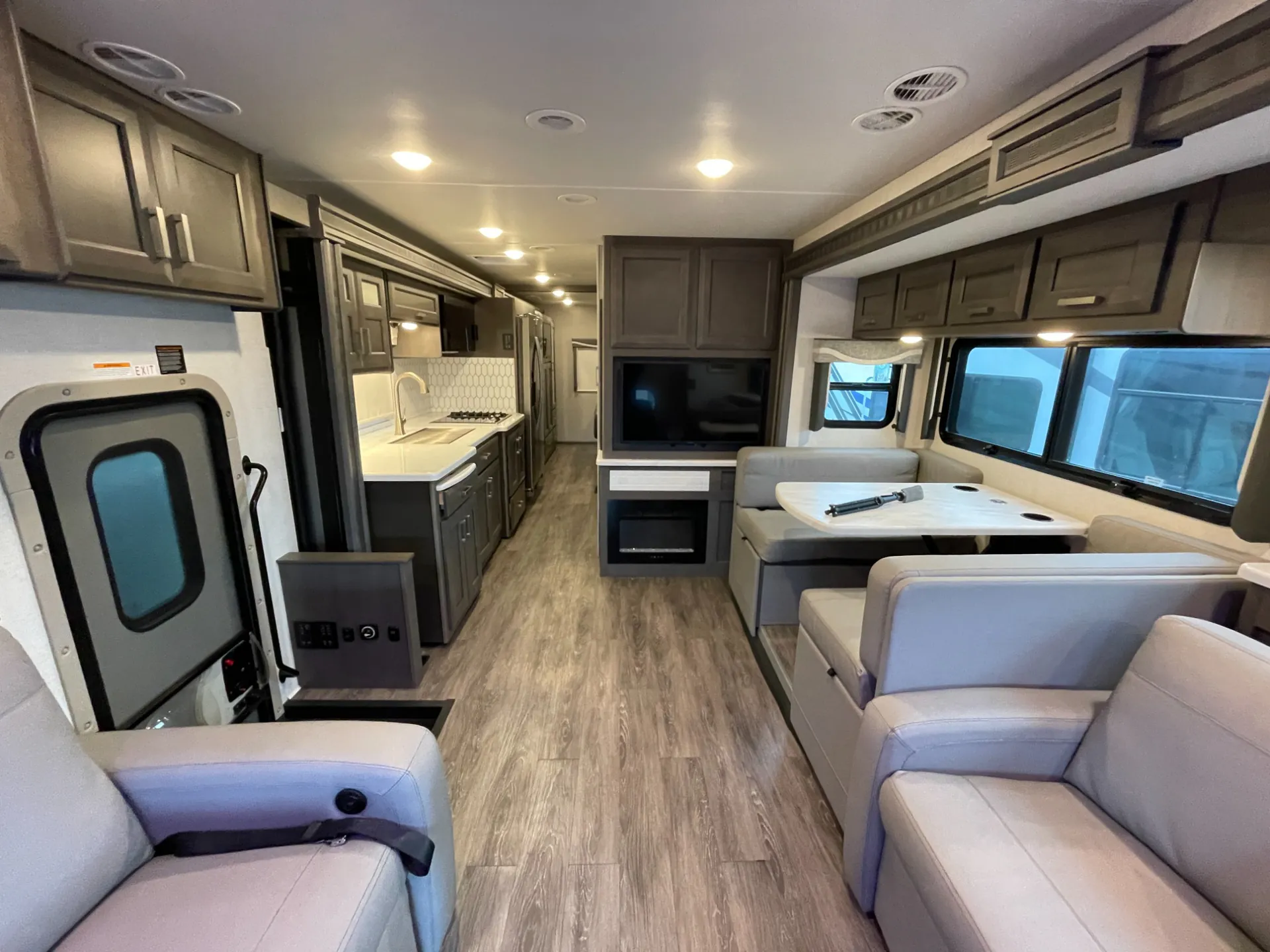 2024 Thor Motor Coach Pasadena 38FX - Photo 4