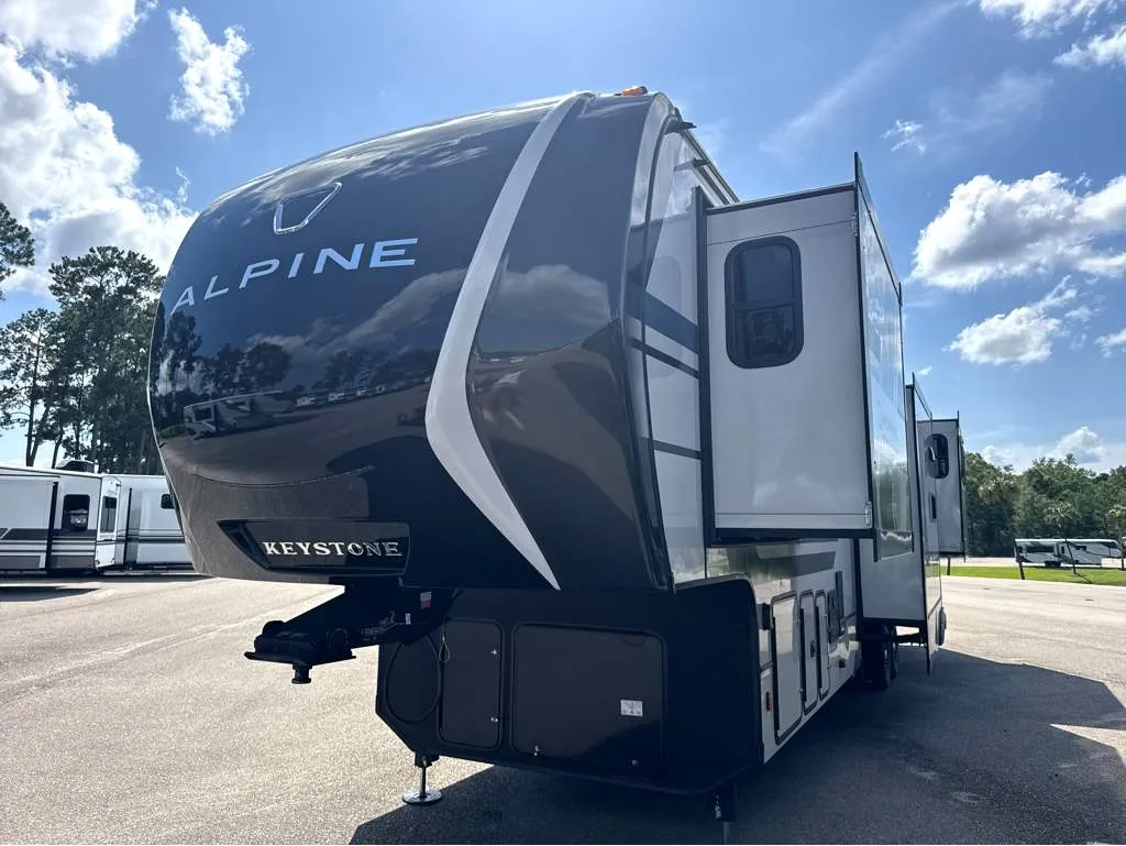 2026 Keystone Alpine Avalanche Edition 381DL - Photo 3