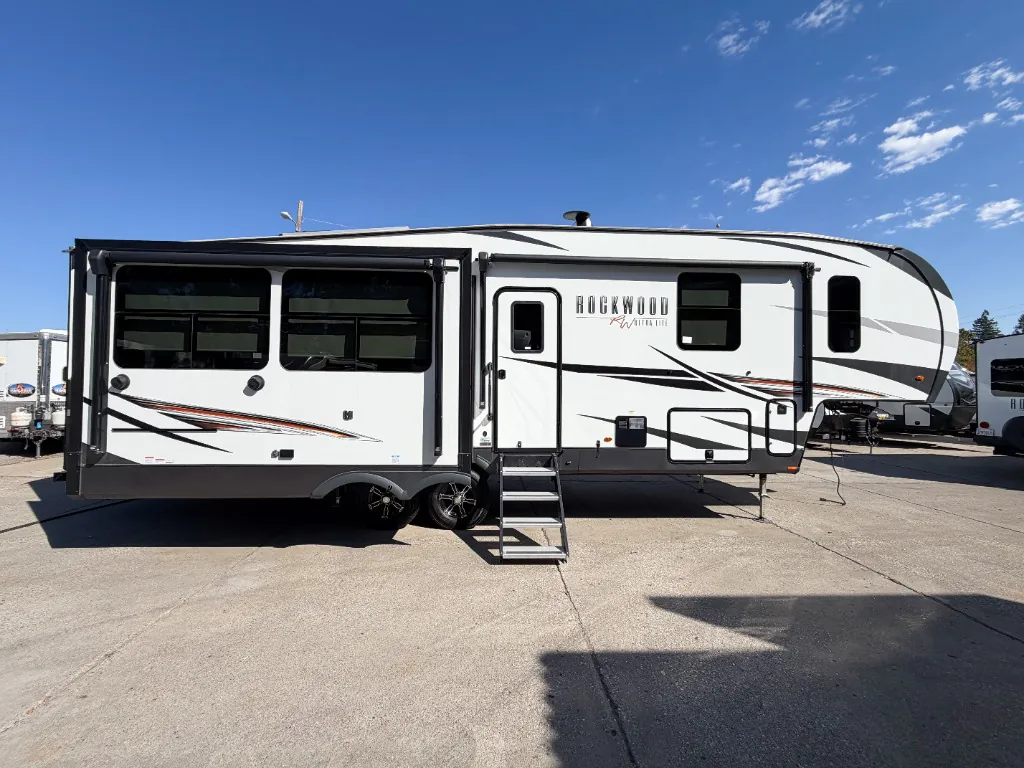 2022 Forest River Rockwood Ultra Lite 2893BS - Photo 3