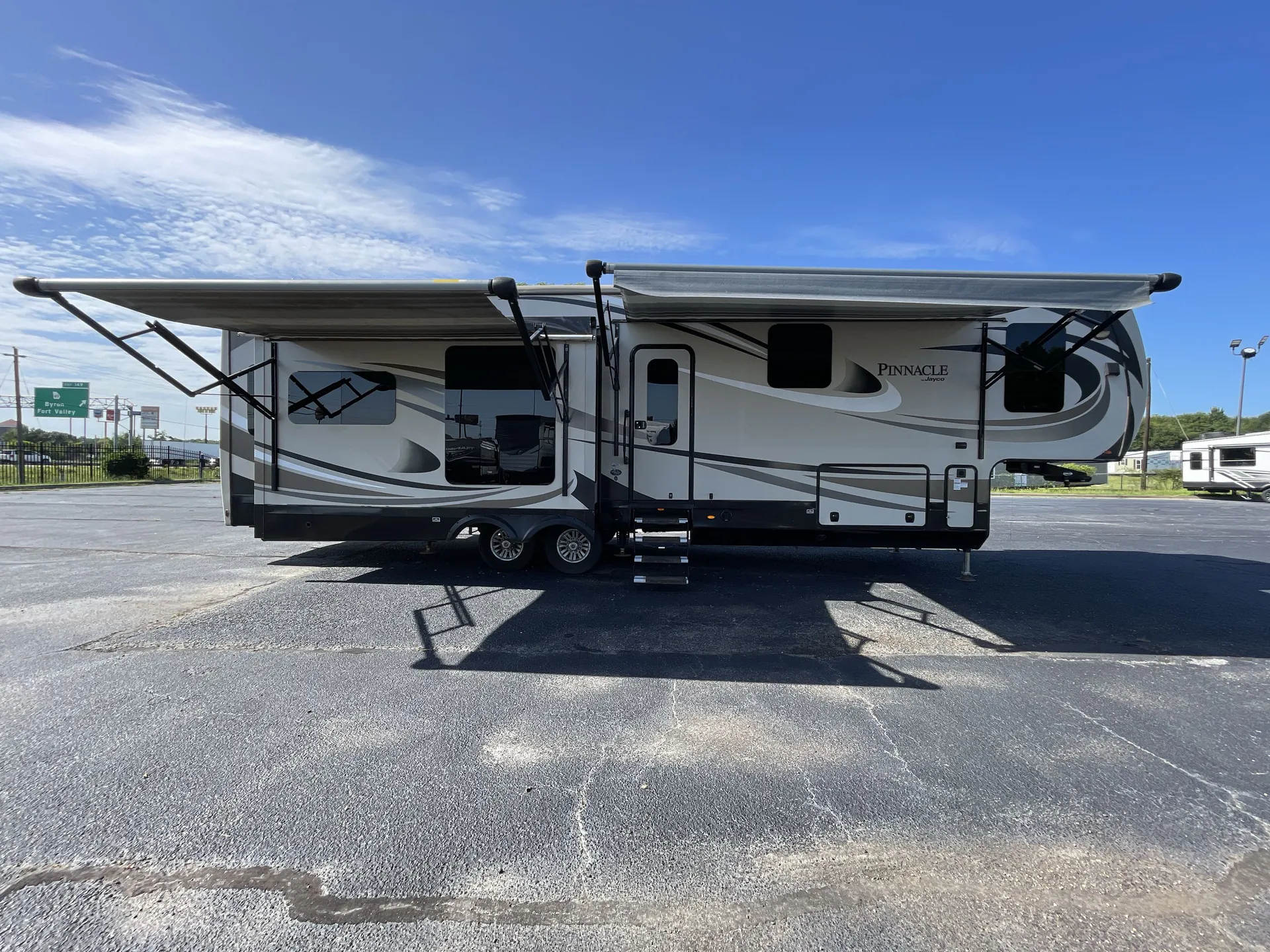 2017 Jayco Pinnacle 36KPTS — campside