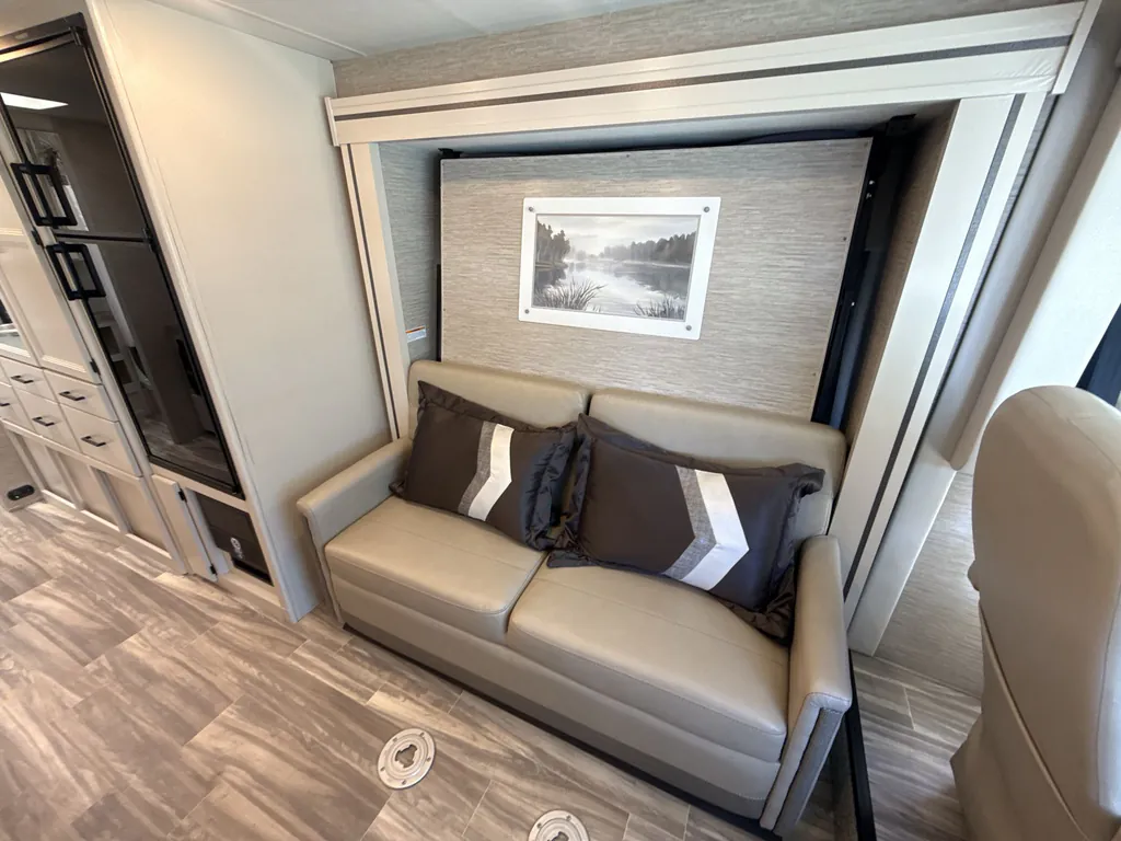 2023 Thor Motor Coach Vegas 24.3, Photos photo 9