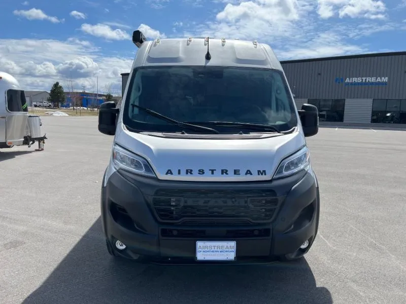 2026 Airstream Rangeline New    Std. Model - Photo 2