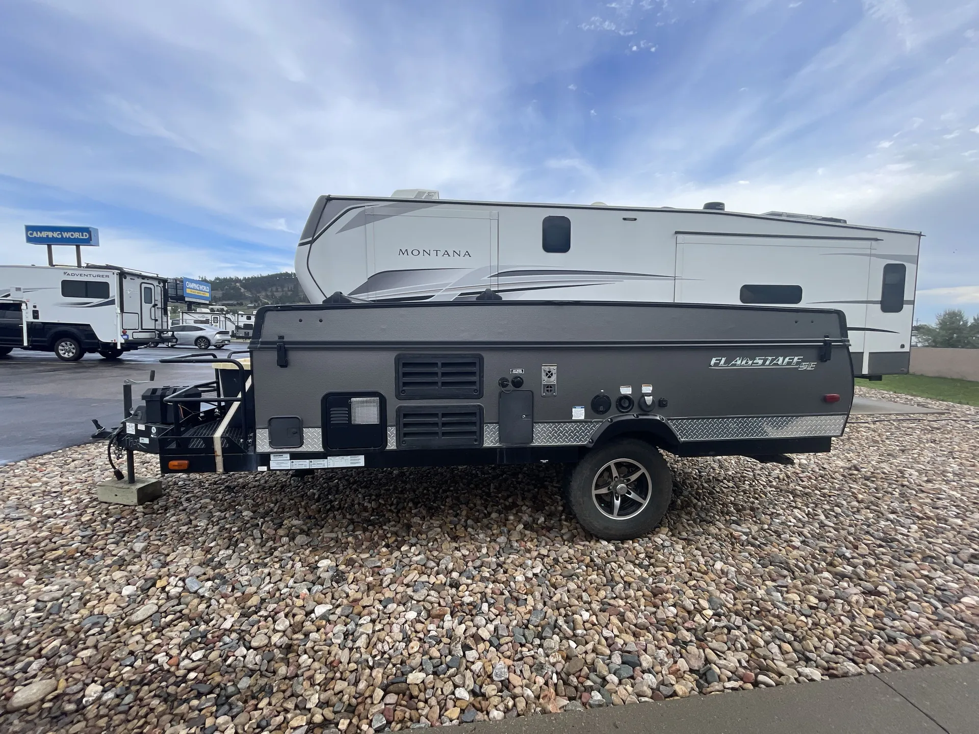 2017 Forest River Flagstaff SE 228BHSE — off campside