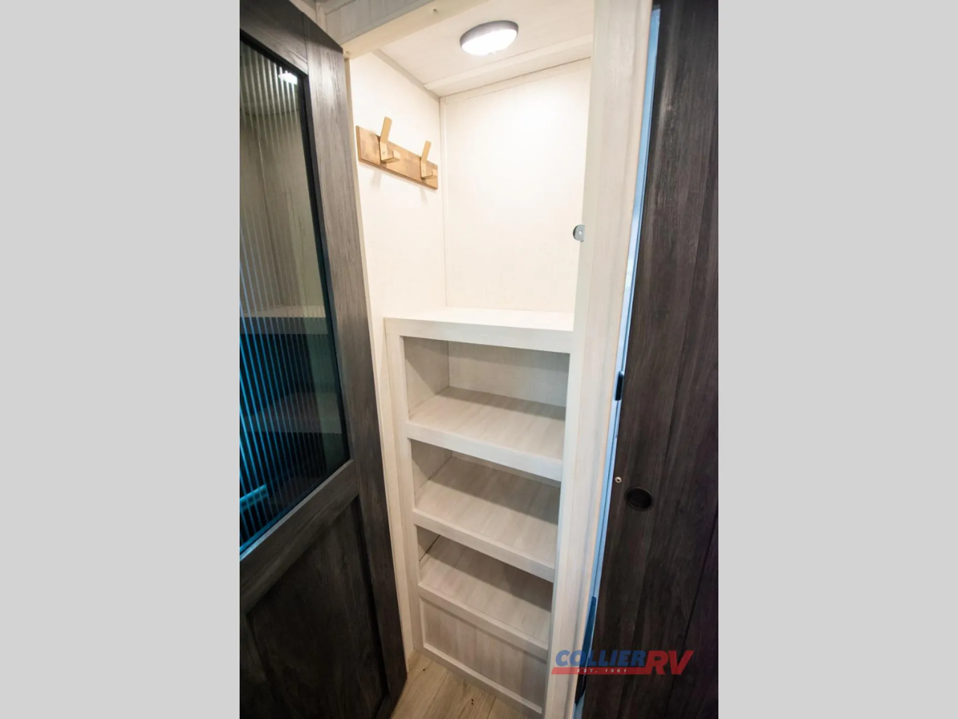 2024 Forest River Grand Surveyor 268FKBS — Photo 5