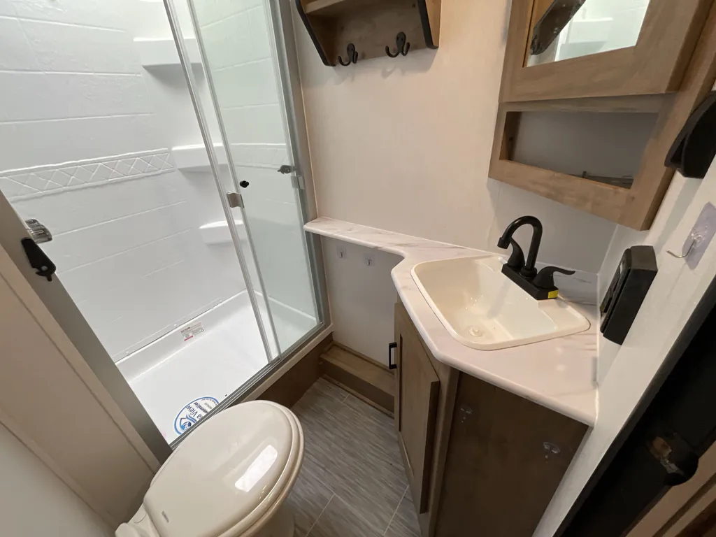 2024 Coachmen Freedom Express Ultra Lite 258BHS, Photos photo 16