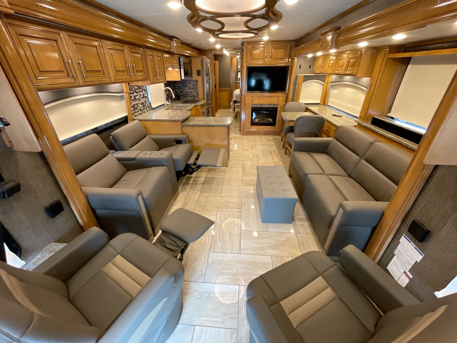 2019 Thor Motor Coach Tuscany 40RT — off campside