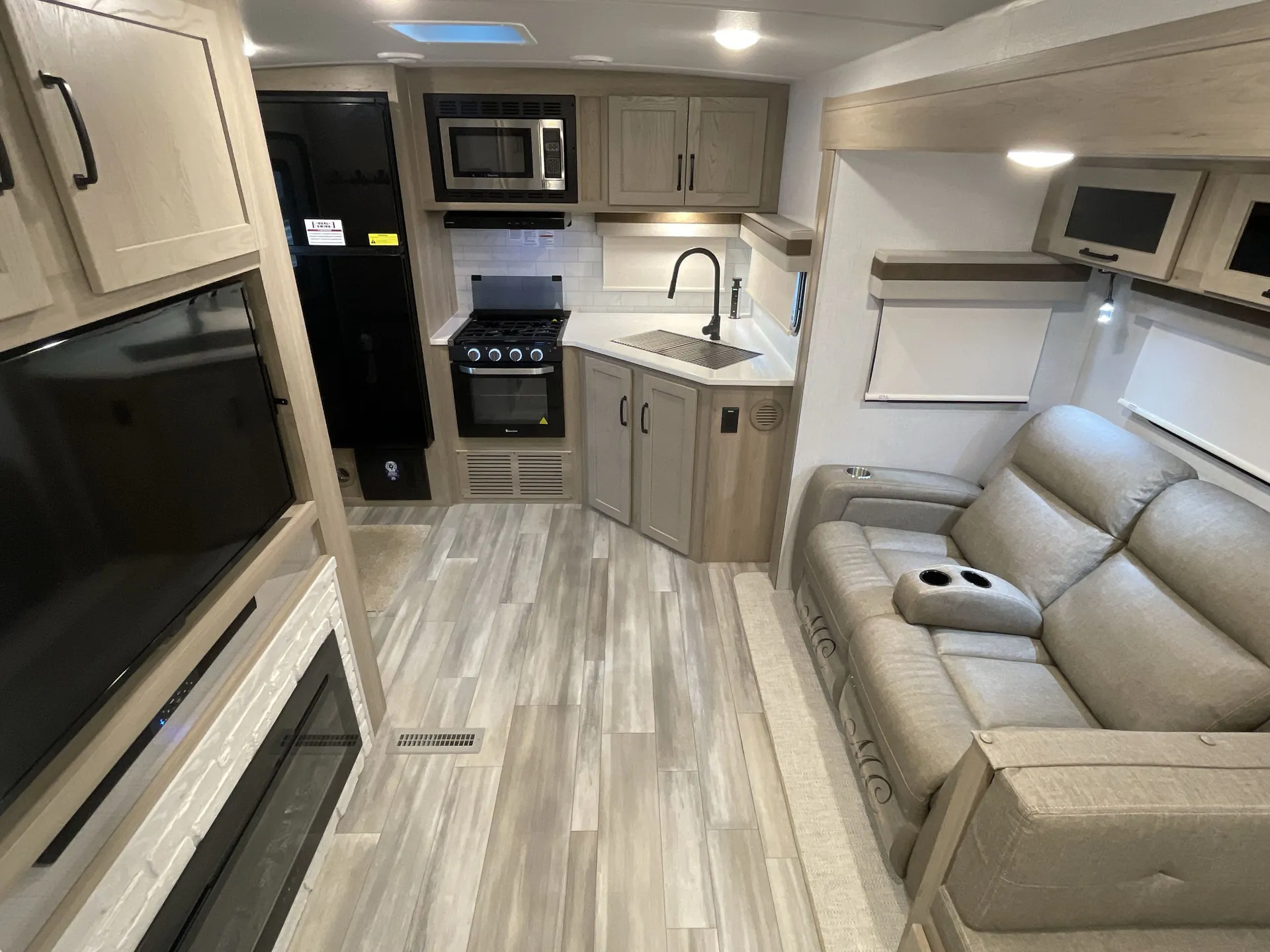 2024 Forest River Rockwood Ultra Lite 2614BS — living area main