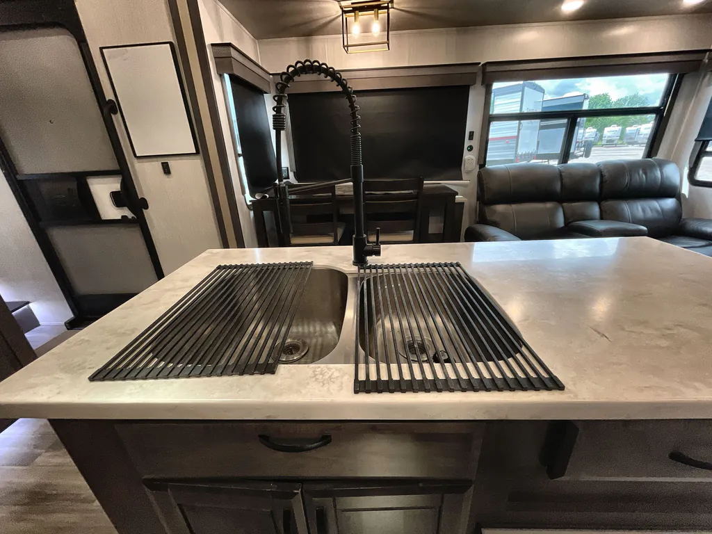 2022 Forest River Cedar Creek Champagne Edition 38EL, Photos photo 11