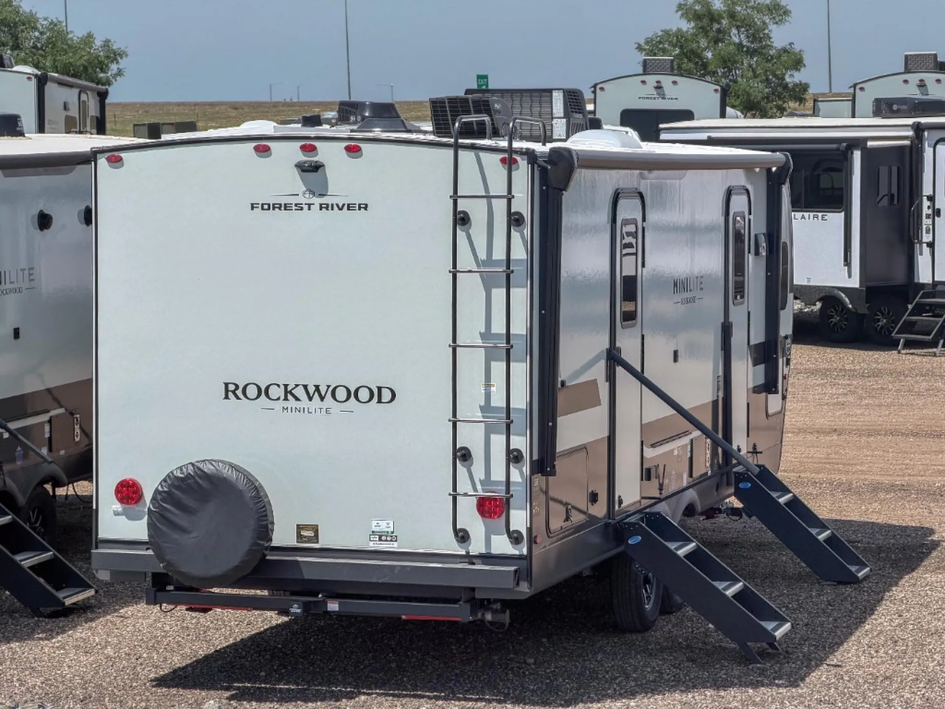 2027 Forest River Rockwood Mini Lite 2506FK - Photo 4