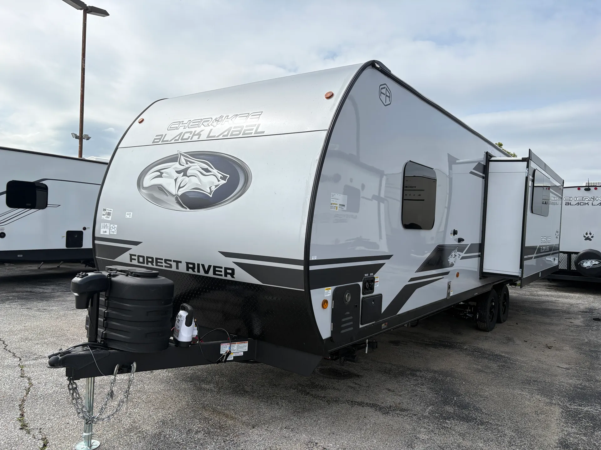 2026 Forest River Cherokee Grey Wolf Black Label 27LHBL - Photo 4