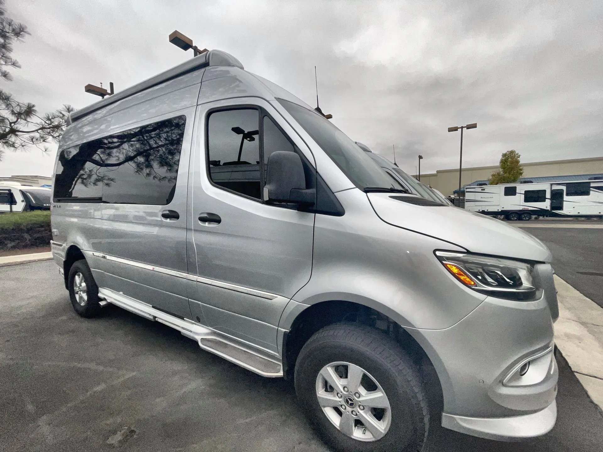 2023 Airstream Interstate 19 4x4 - Photo 3
