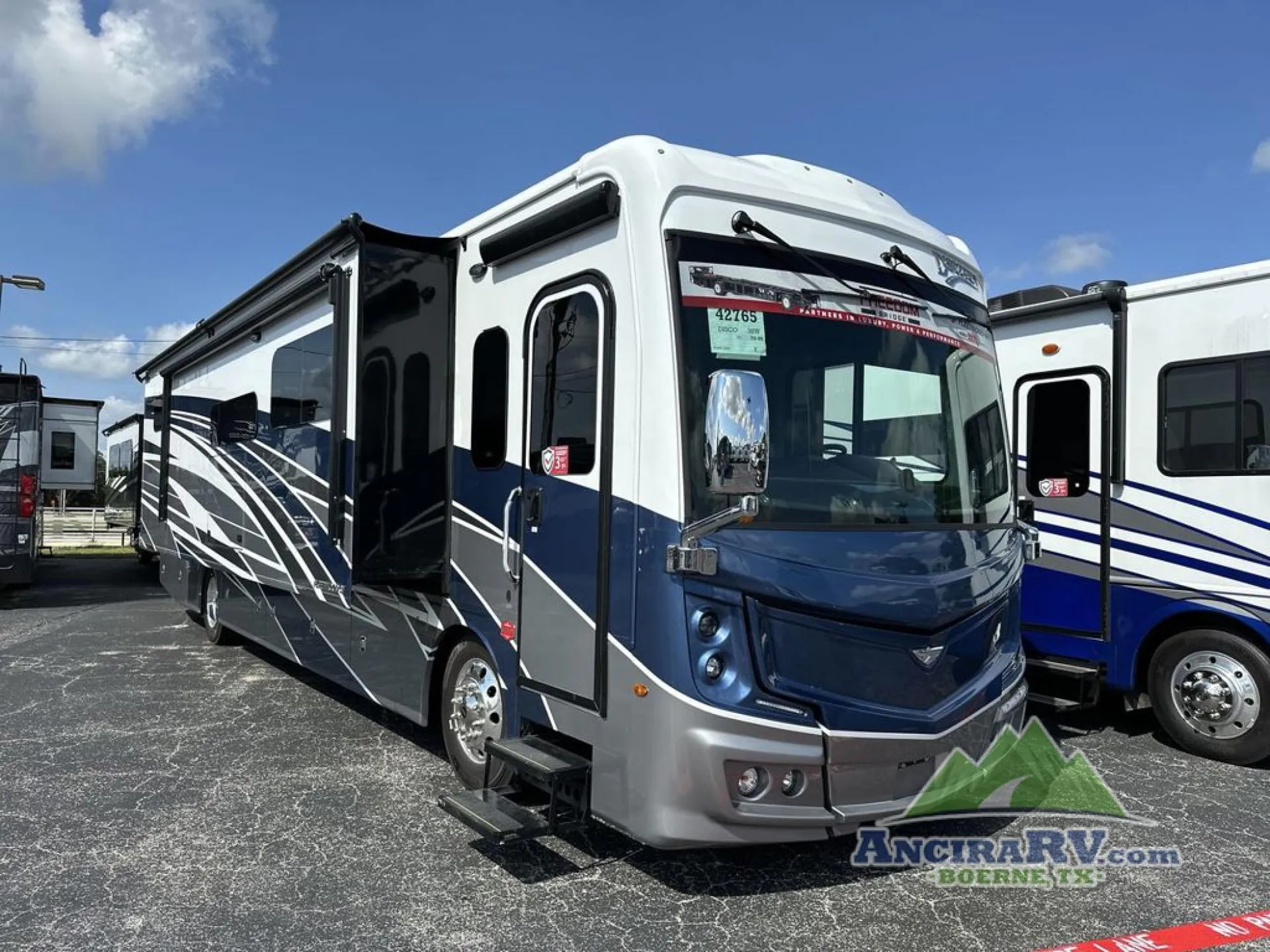2026 Fleetwood Discovery 38W - Photo 4