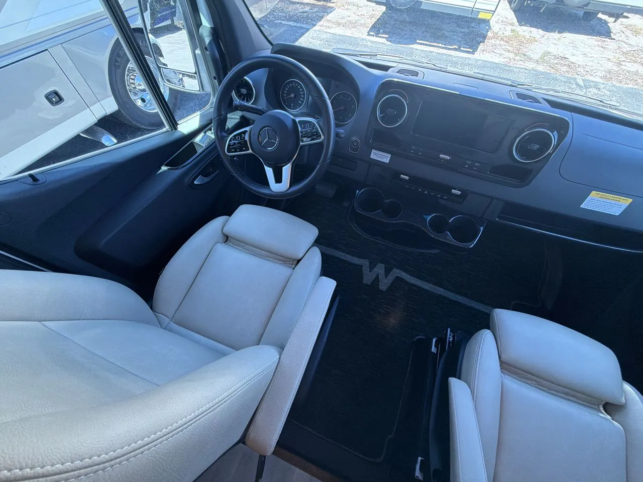 2023 Winnebago Boldt 70BL - Photo 4