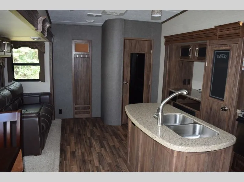 2016 Keystone RV Cougar 336BHS - Photo 4