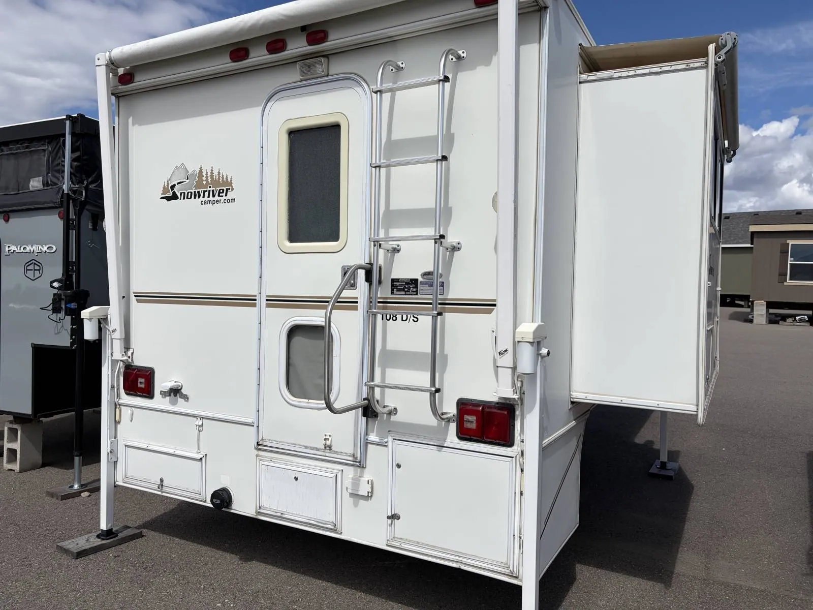 2004 INETERIOR RV PRODUCTS Snow River 108DS - Main photo